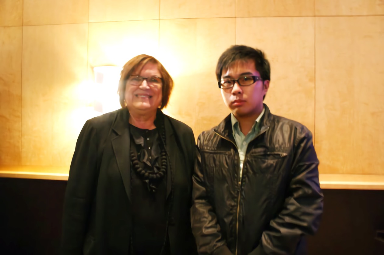 卓煜騰大學時參加經濟部的瑞典商業交流團，有機會聽H&M創辦人之一Margareta Van Den Bosch分享經驗，因而開啟品牌之路。(卓煜騰提供)