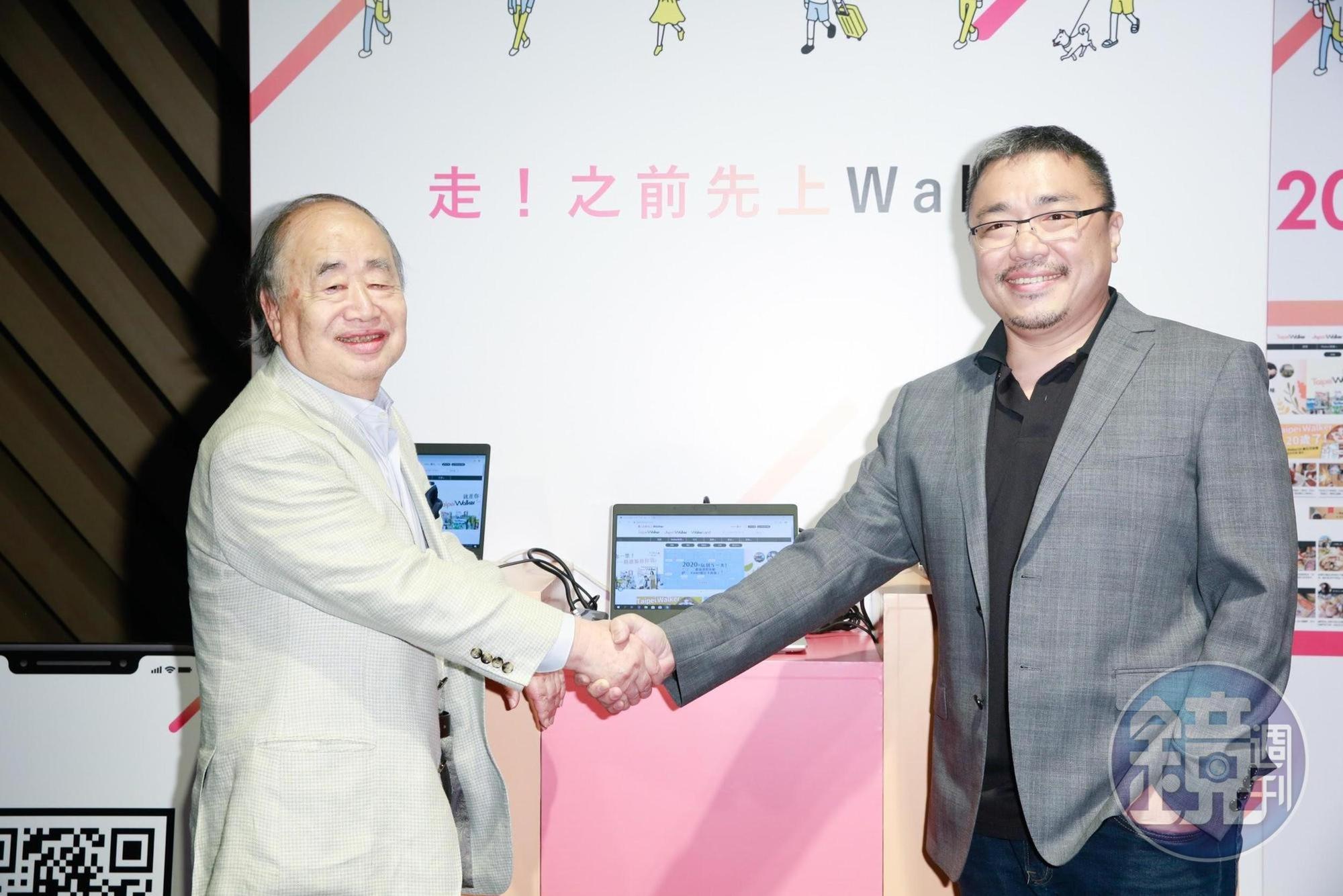 角川集團會長角川歷彥(左)為加速台灣角川的數位轉型計畫,宣布與橘子集團董事長劉柏園(右)結盟。