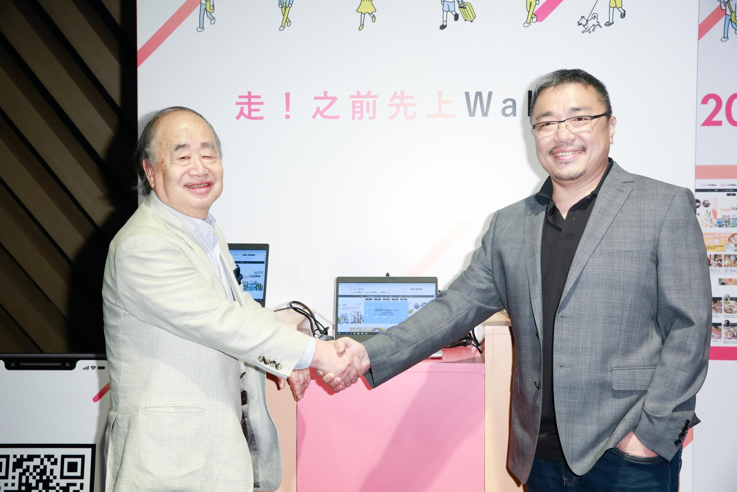 角川集團會長角川歷彥（左）為加速台灣角川的數位轉型計畫，宣布與橘子集團董事長劉柏園（右）結盟。