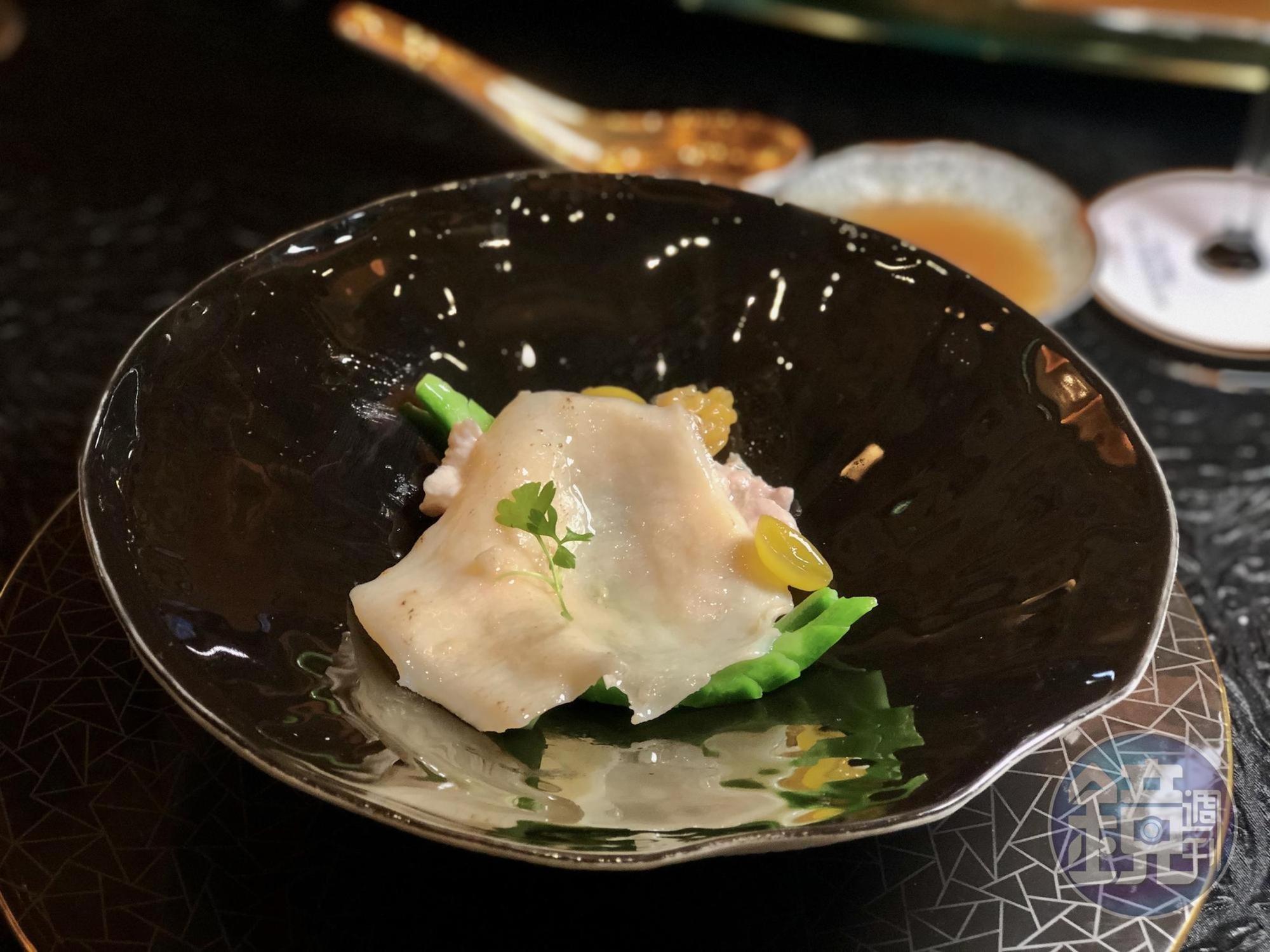 「古今對照-雪花雞片」是最能呈現粵菜鑊氣的經典名菜。