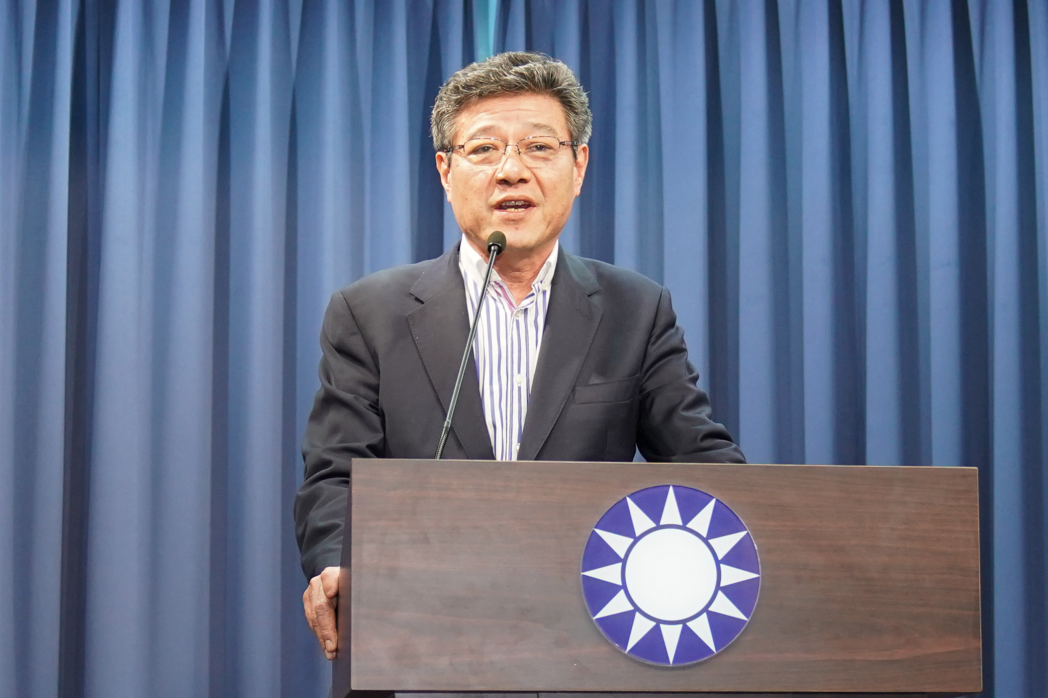 國民黨代理黨主席林榮德昨日接受媒體專訪表示，希望「年齡超過60歲的中常委全面退出中常會，包括我自己。」