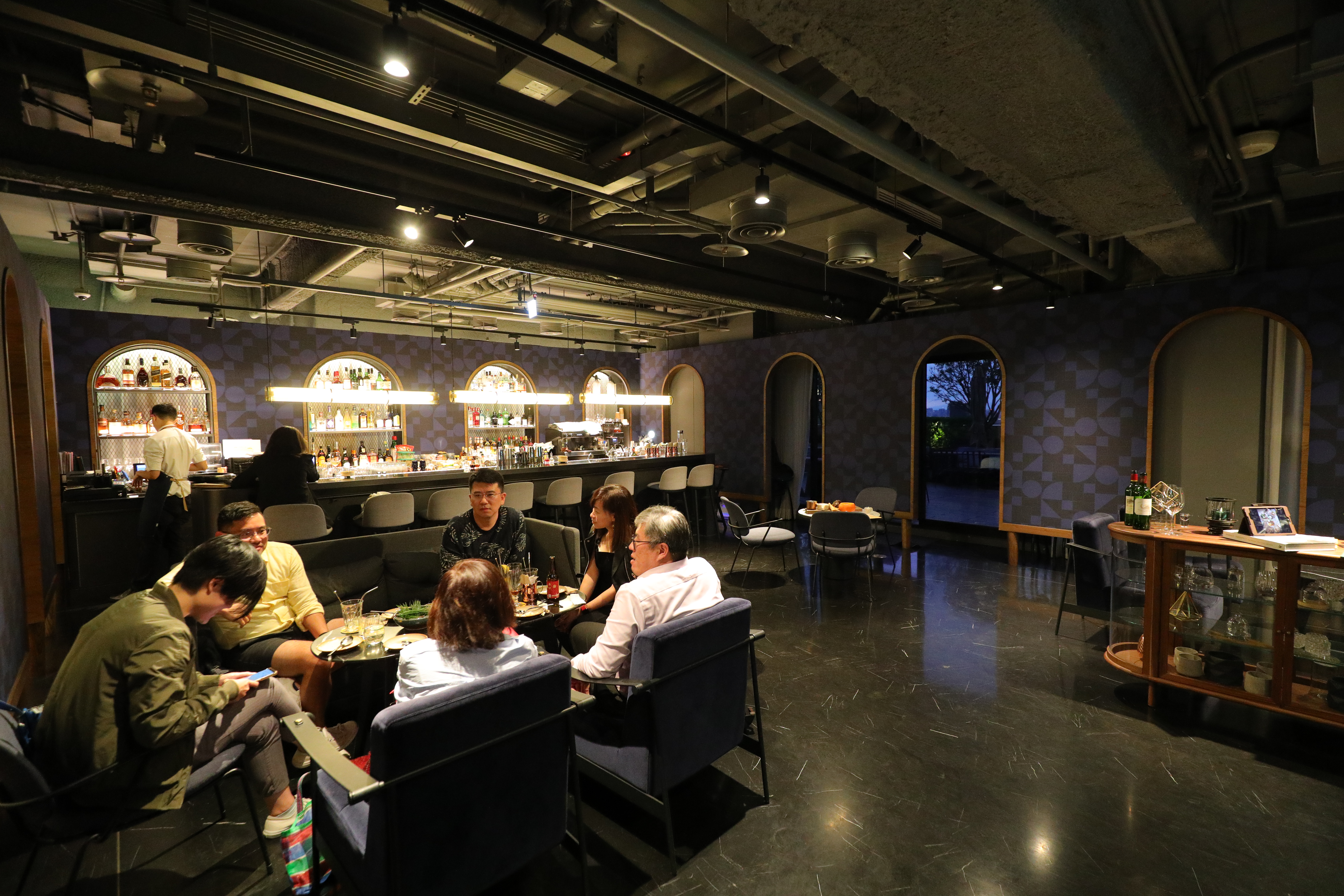「The Tavernist, The Bar」的調酒和料理，摩登、有趣，是城中潮流熱點。