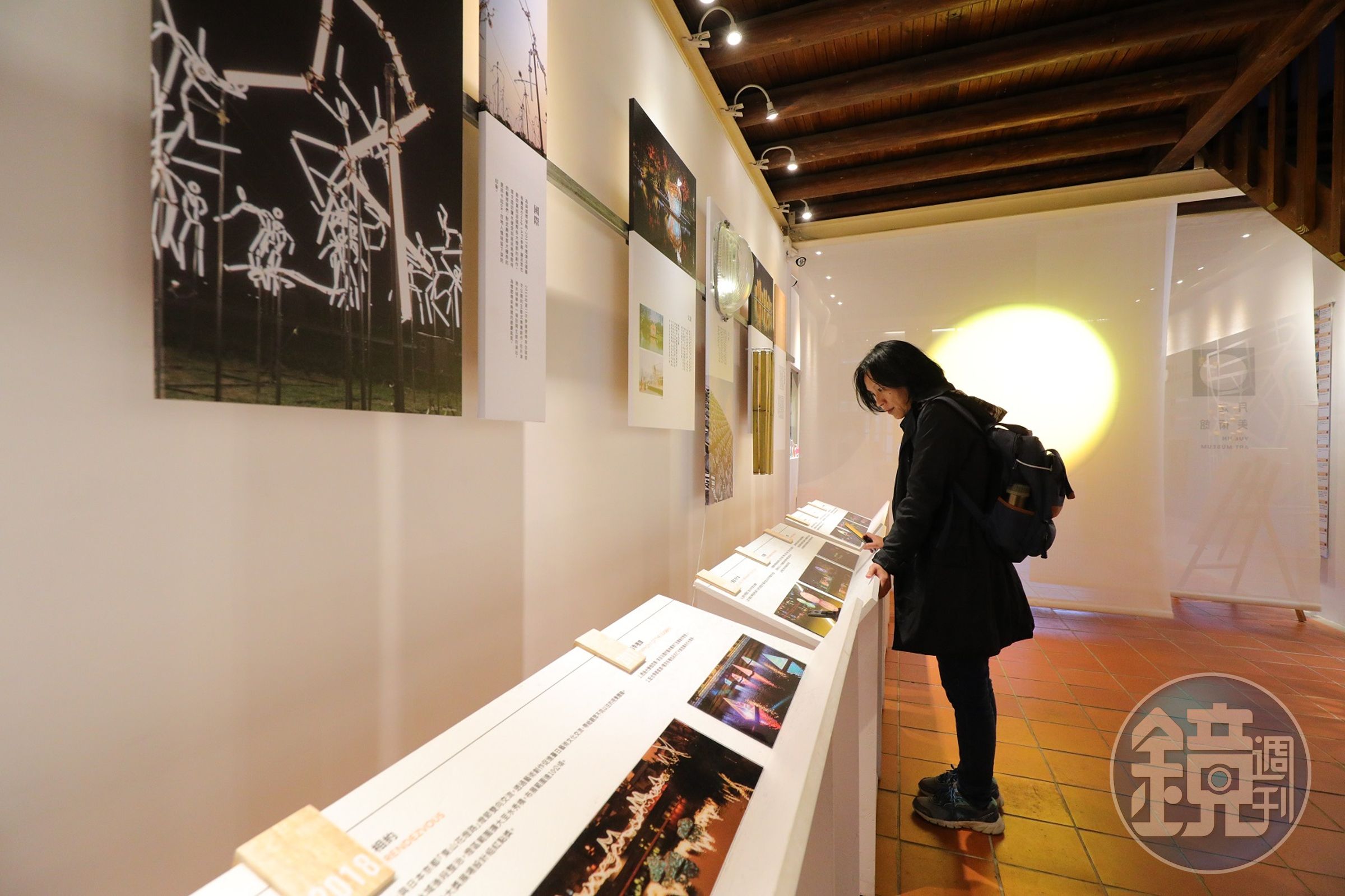 「月津故事館」內展示月津燈節歷屆精彩片段。