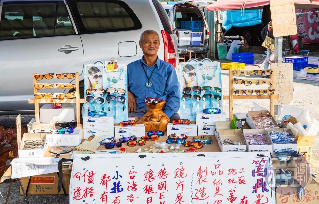 市場內也賣有不少生活用品。