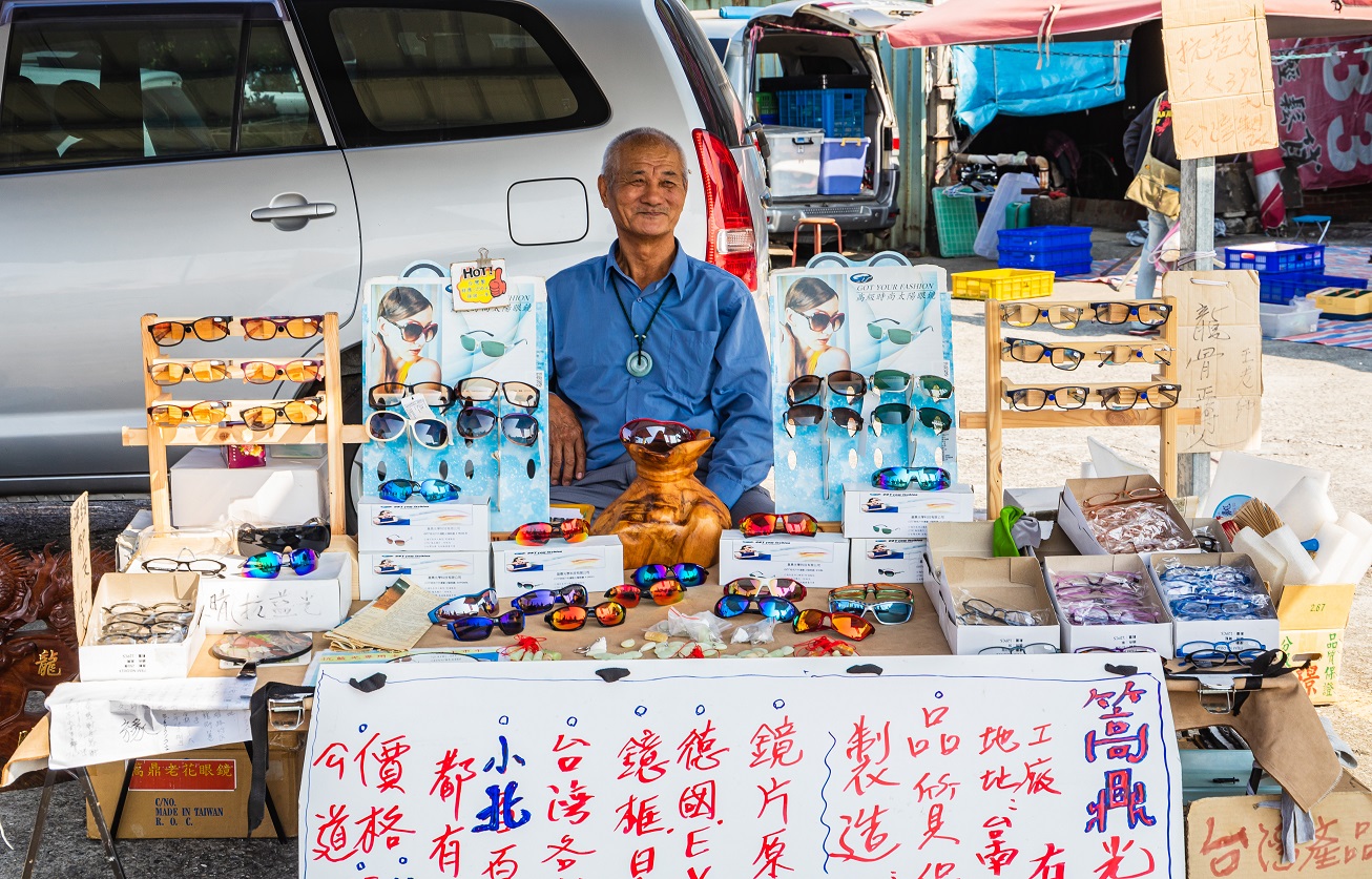 市場內也賣有不少生活用品。