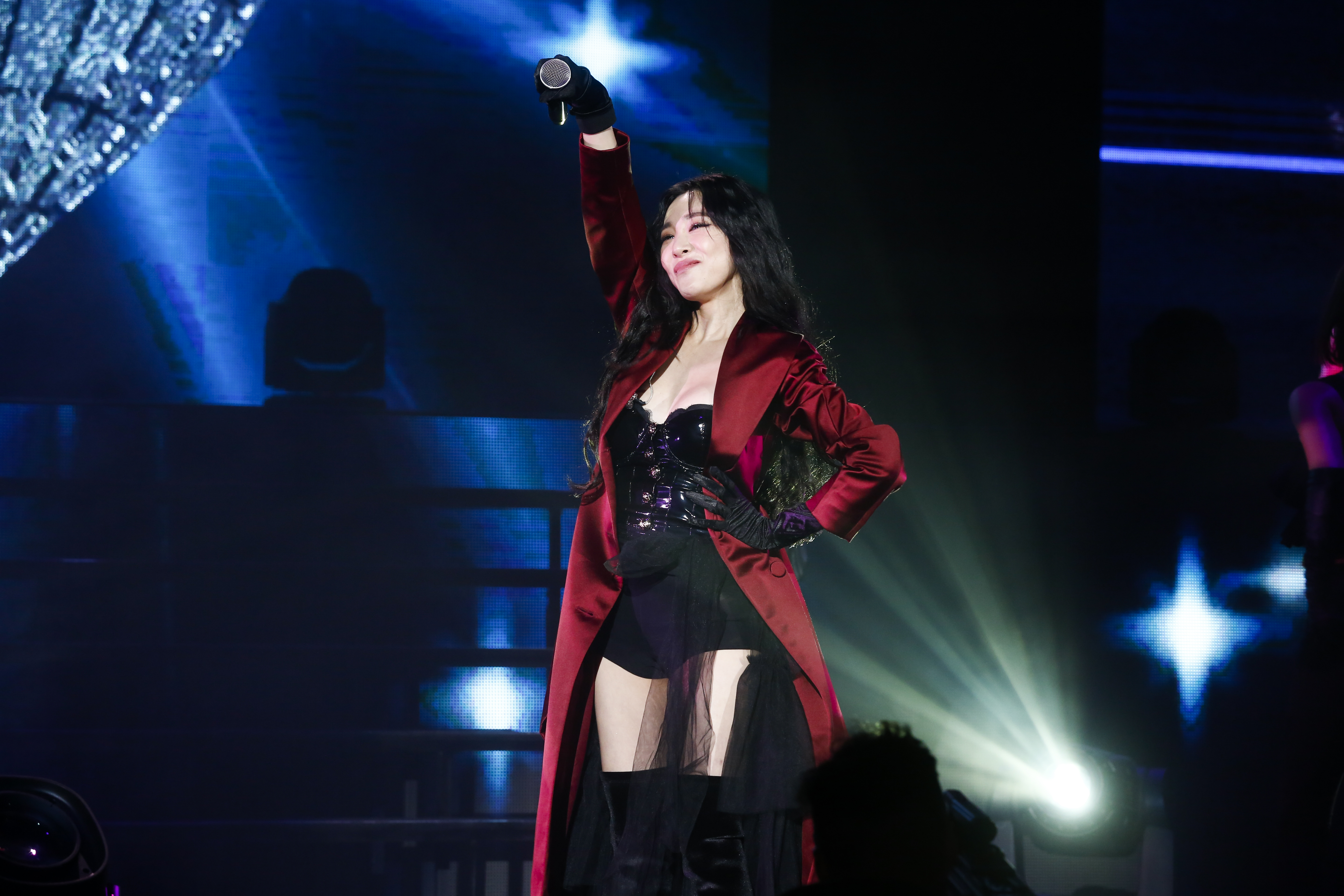 Tiffany爆乳開唱，顏值與歌唱實力兼具，讓粉絲尖叫到不行。