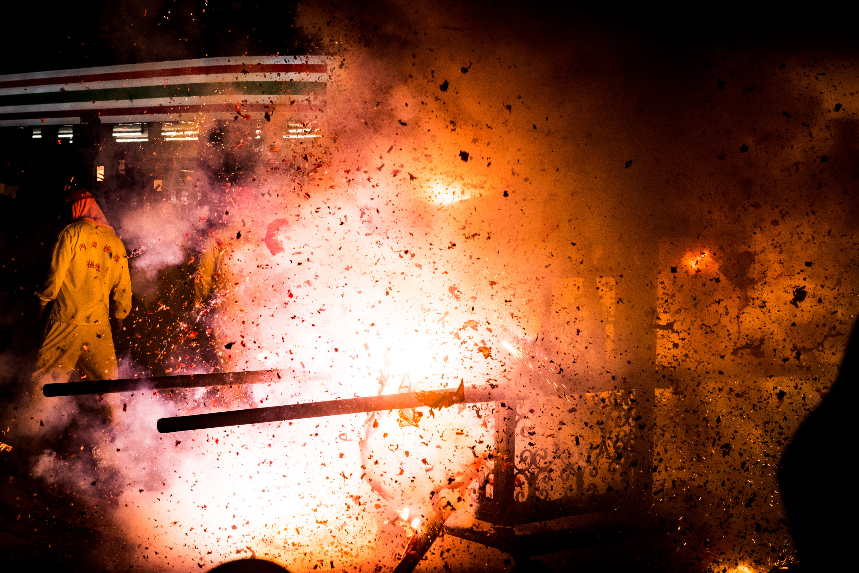 做好防護措施，勇敢踏上最前線，靠近一點，效果好一點。