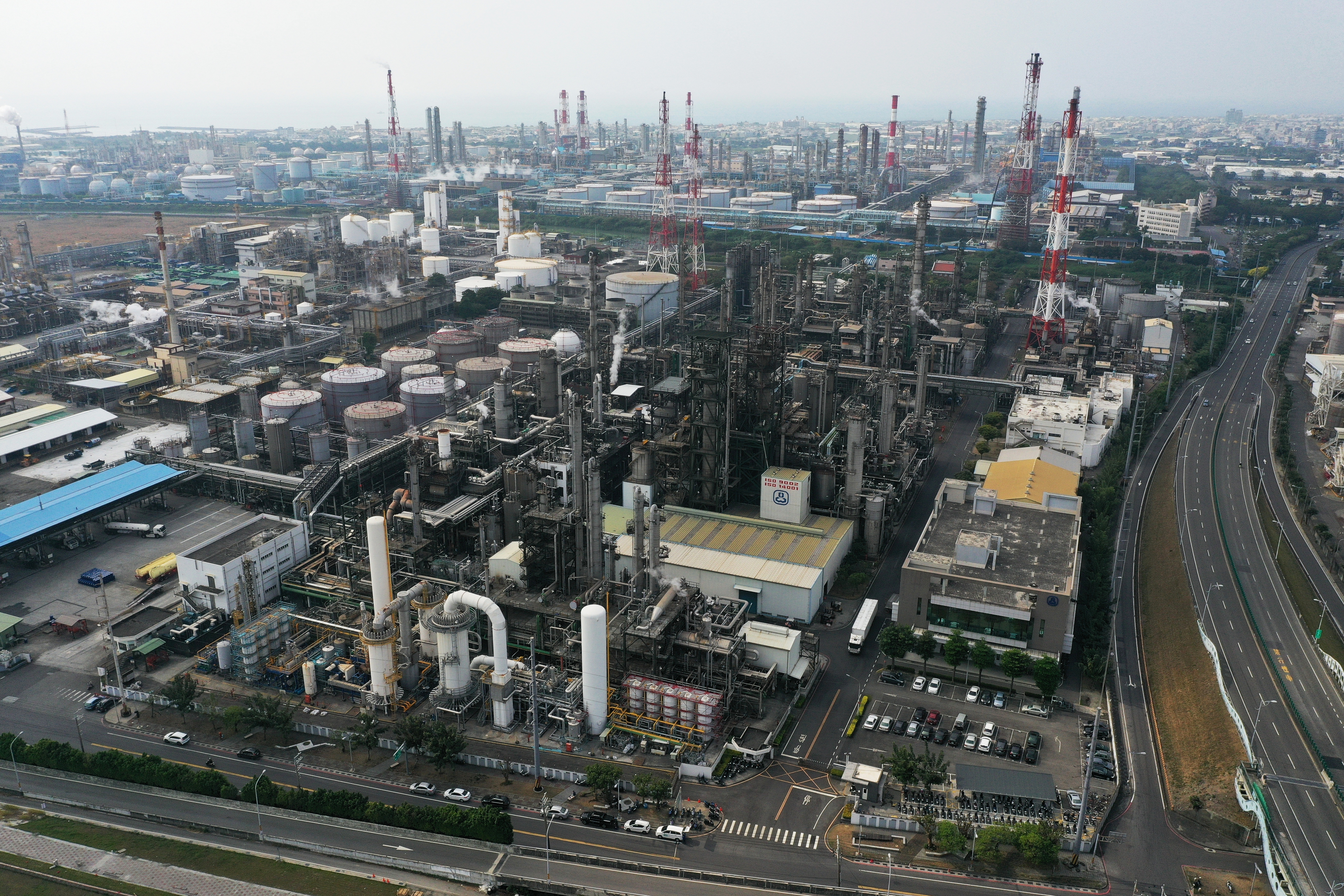由於下游需求持續縮減，逼得信昌化只能採取減產、停產等消極措施。