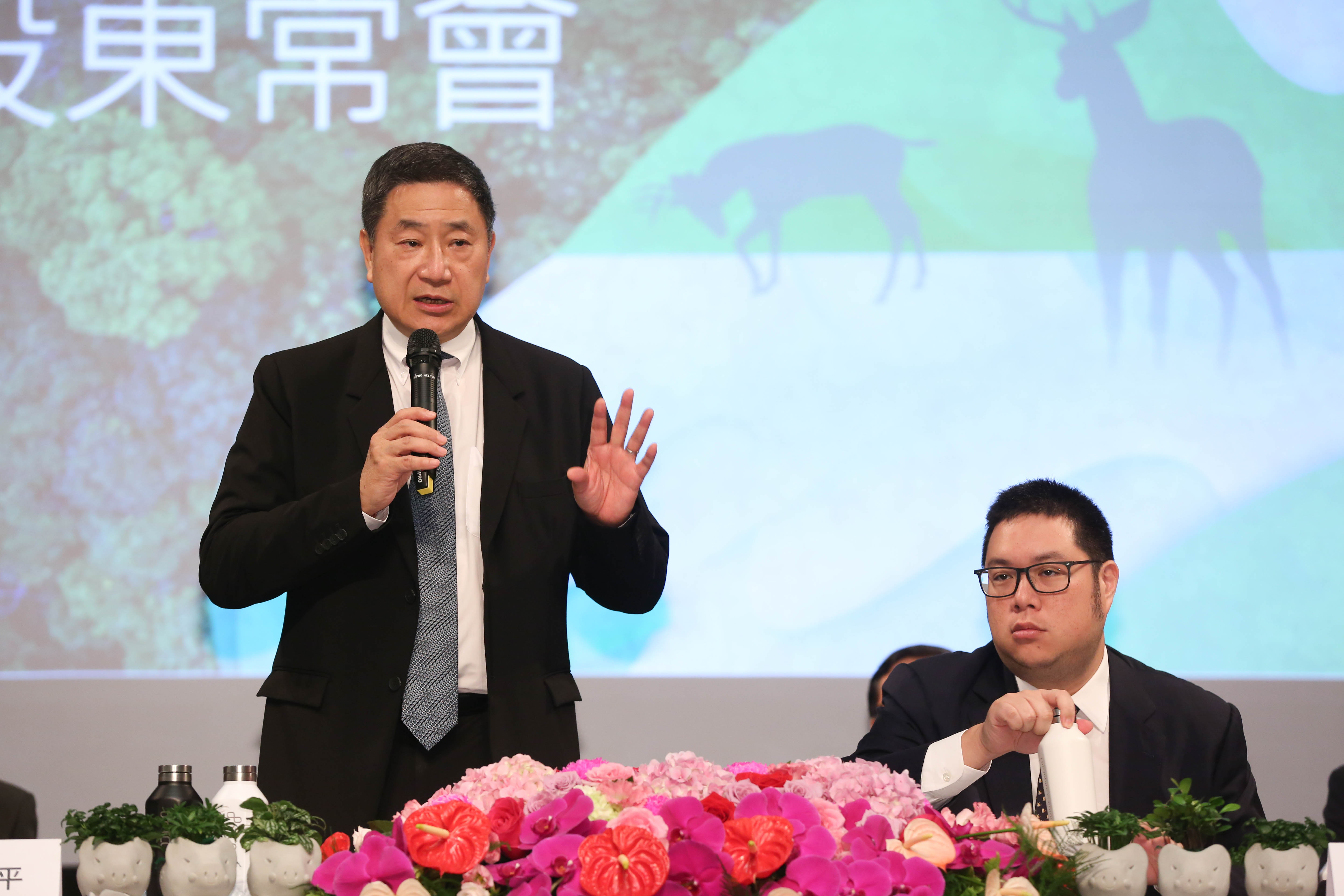 在旁人眼中，張安平（左）對辜公怡（右）而言不只是姑丈，還像他接班路上的導師。 