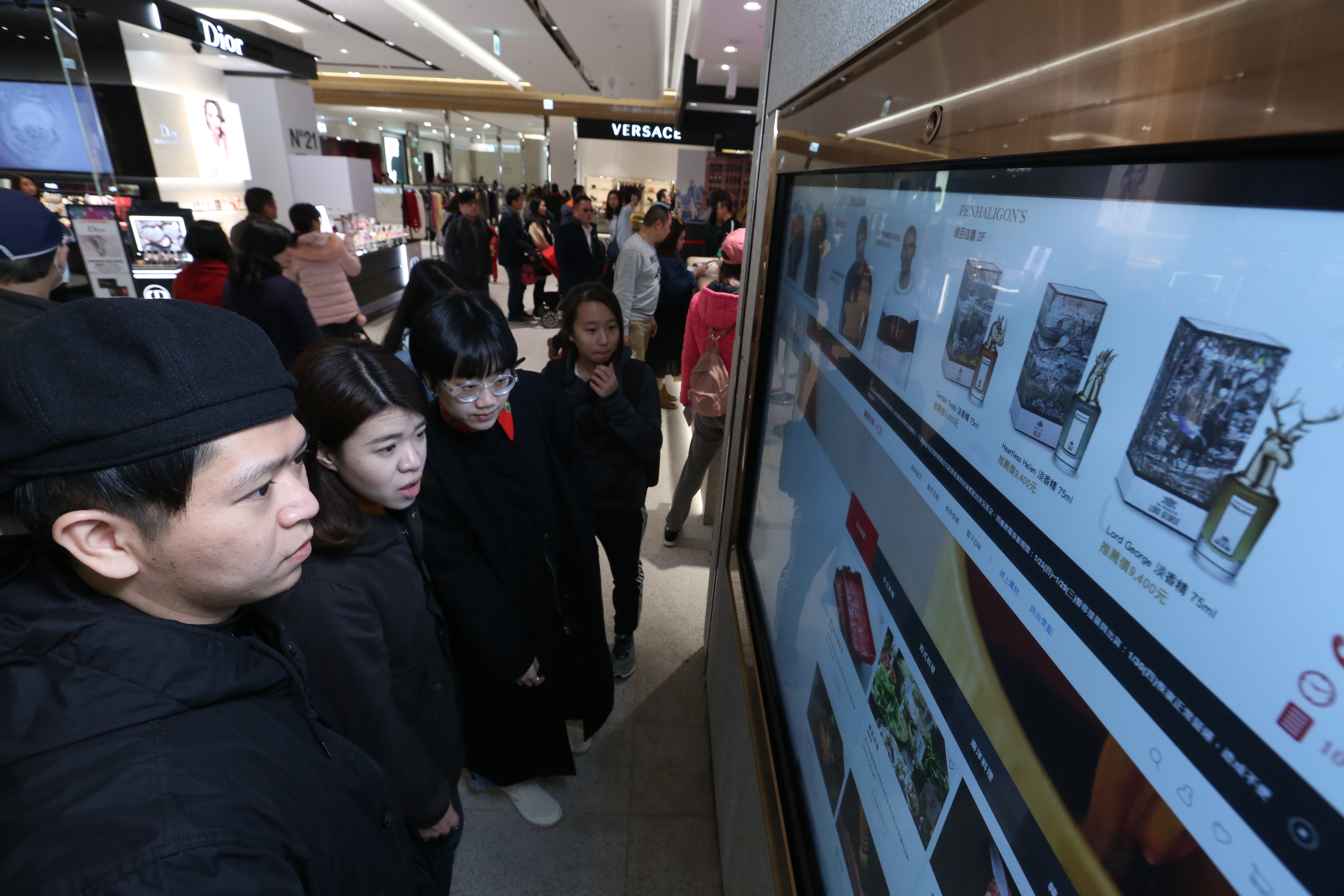 徐雪芳說遠百信義店以「智慧商場」作為規劃，要融入數位科技讓服務升級。