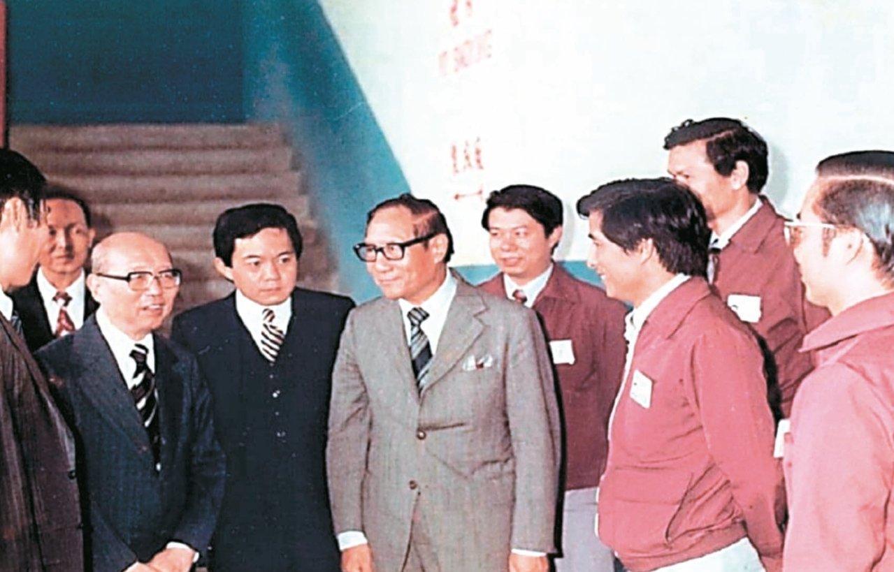 遠百由徐有庠創立，早期徐旭東也都在一旁協助公司發展。（(遠東提供)）