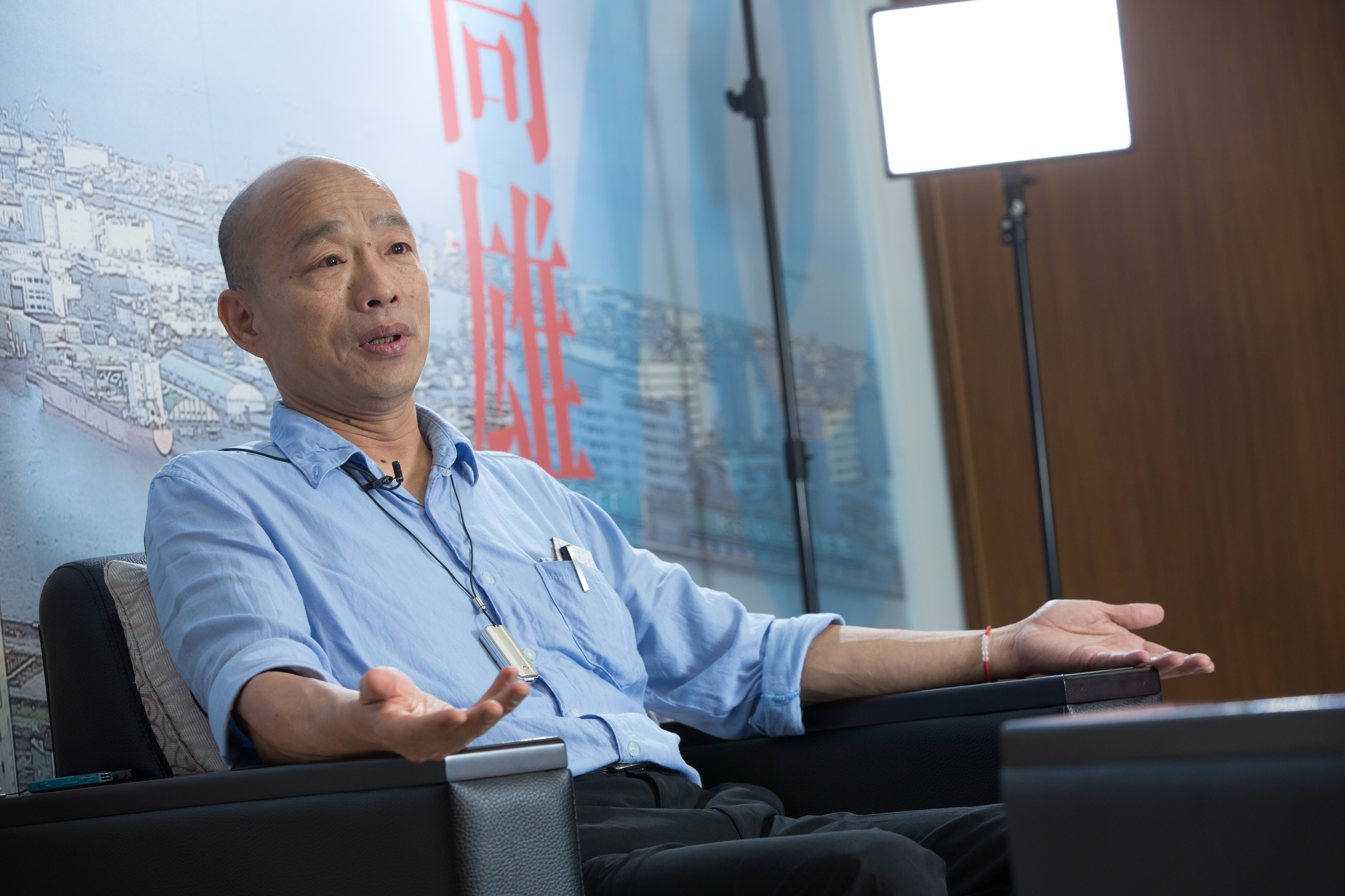 苦苓今日再度槓上高雄市府，更於臉書po文回應，痛批韓誣蔑前市長「負債3000億」才是睜眼說瞎話，「韓市長你要不要先跟陳菊和高雄巿民道歉？」（本刊資料照）