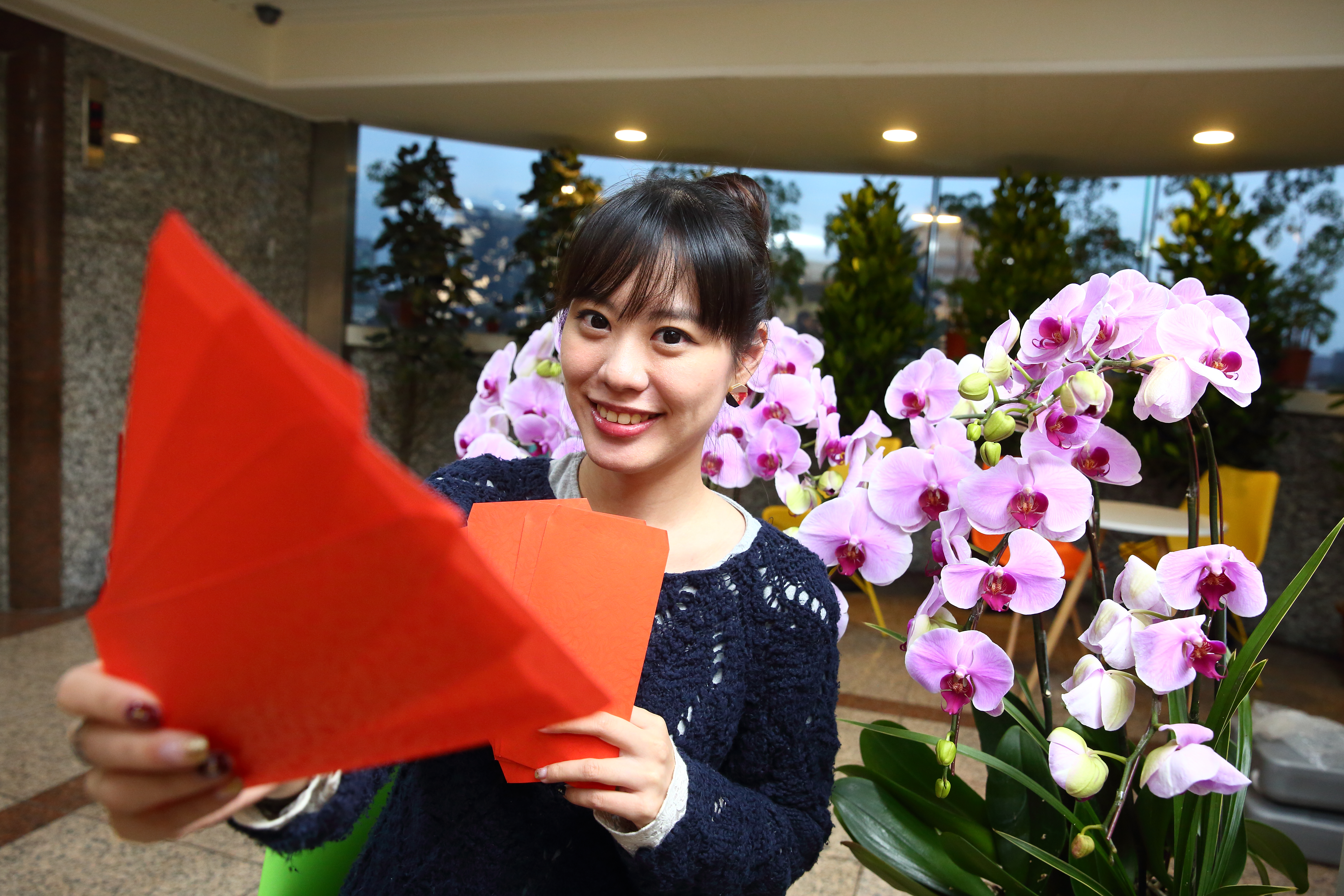 偏好配息型商品的上班族，不想賺到股息卻多繳稅，投資前就要先試算怎樣對自己最有利。