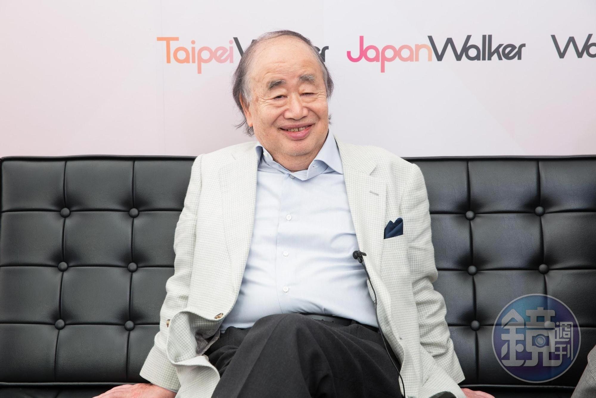 角川歷彥認為藉由相關法規的設立，方能杜絕盜版並保障創作者的權益。