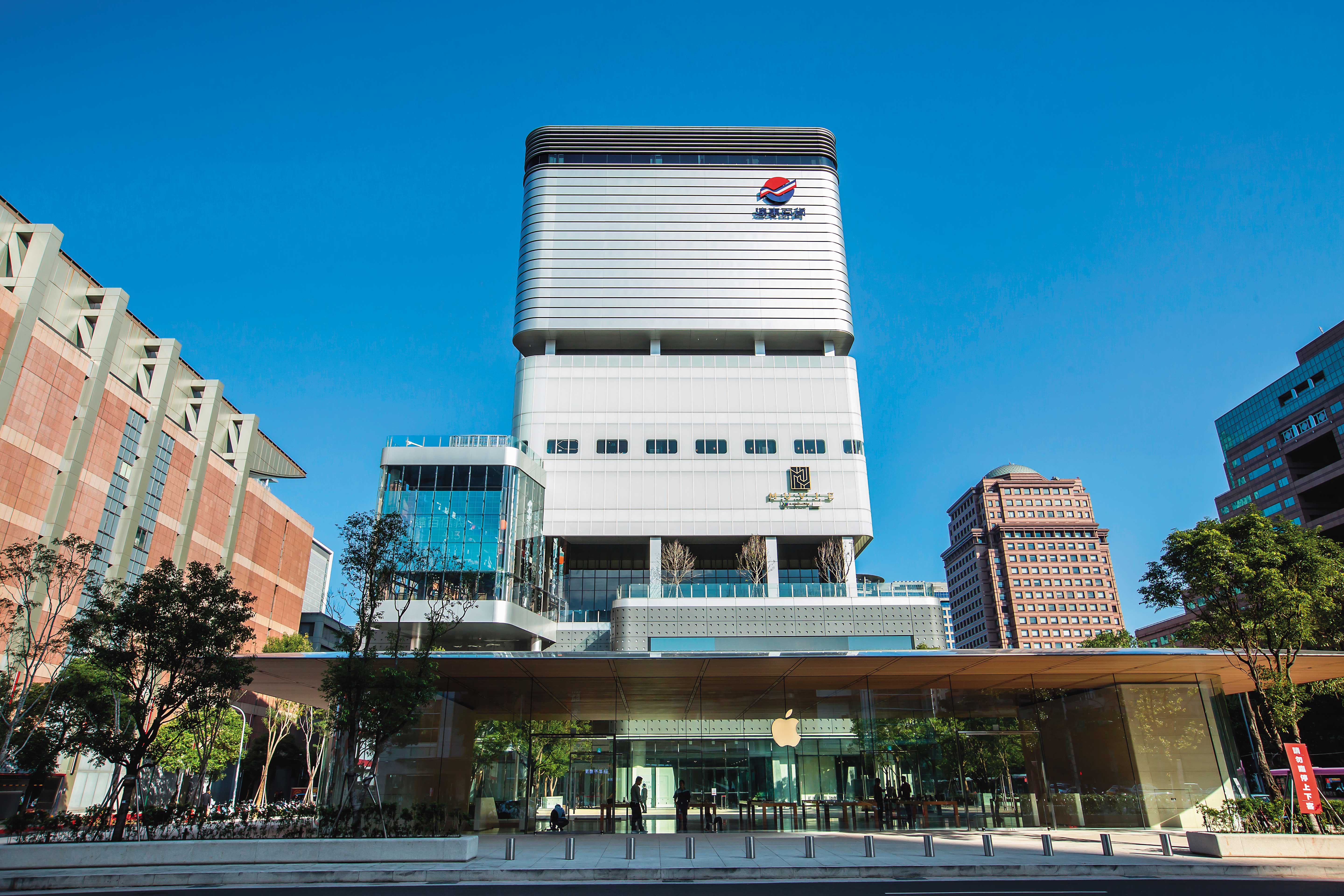 遠百信義店進軍百貨超級戰區，成為台北市信義區第14家百貨公司。