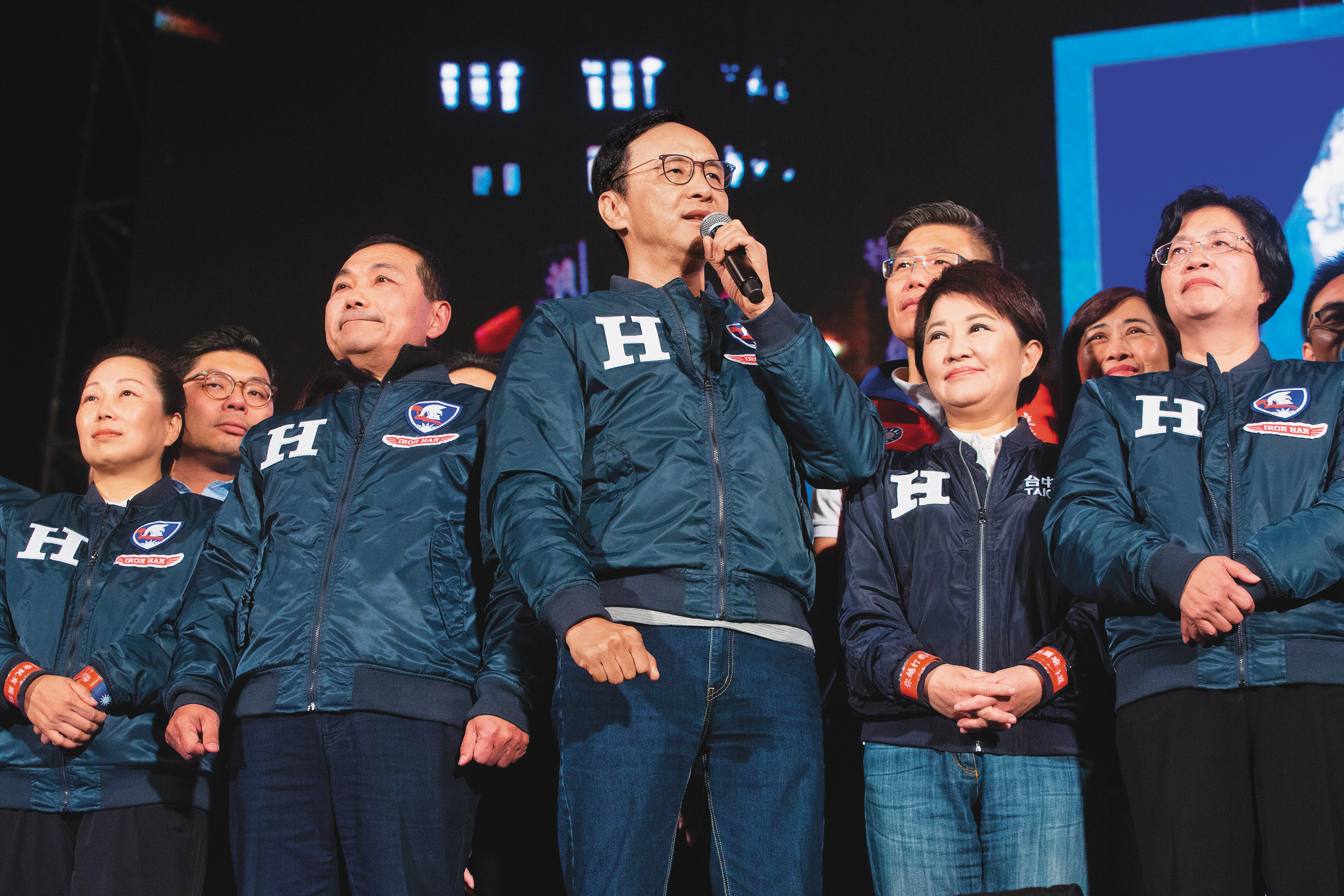 國民黨選舉失利,許多藍營民眾盼朱立倫出頭支撐危局,但朱尚未明確表態。