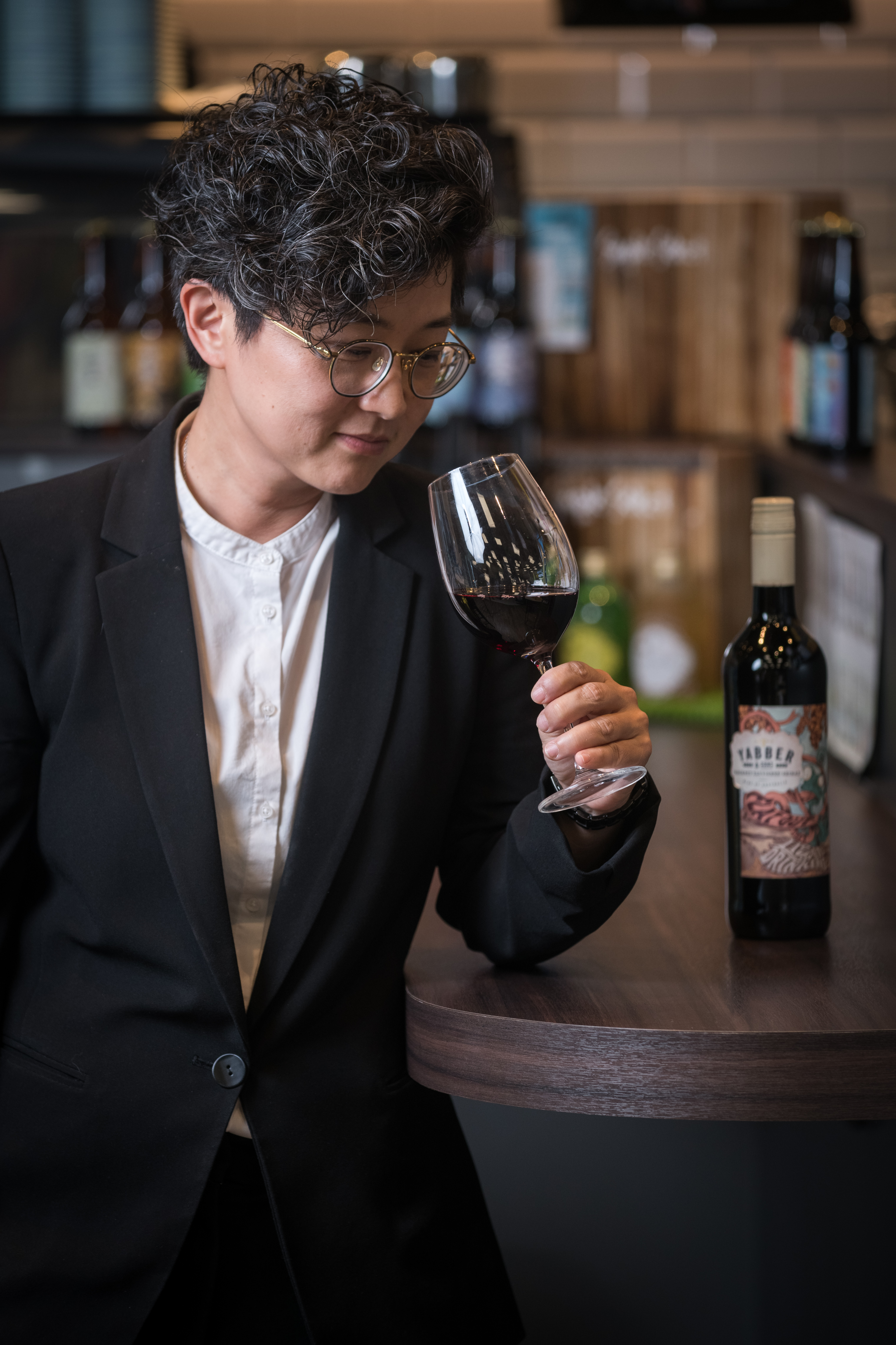 李亞男（Kim）擁有多項國際葡萄酒認證資格，對啤酒、日本酒也頗有涉獵。