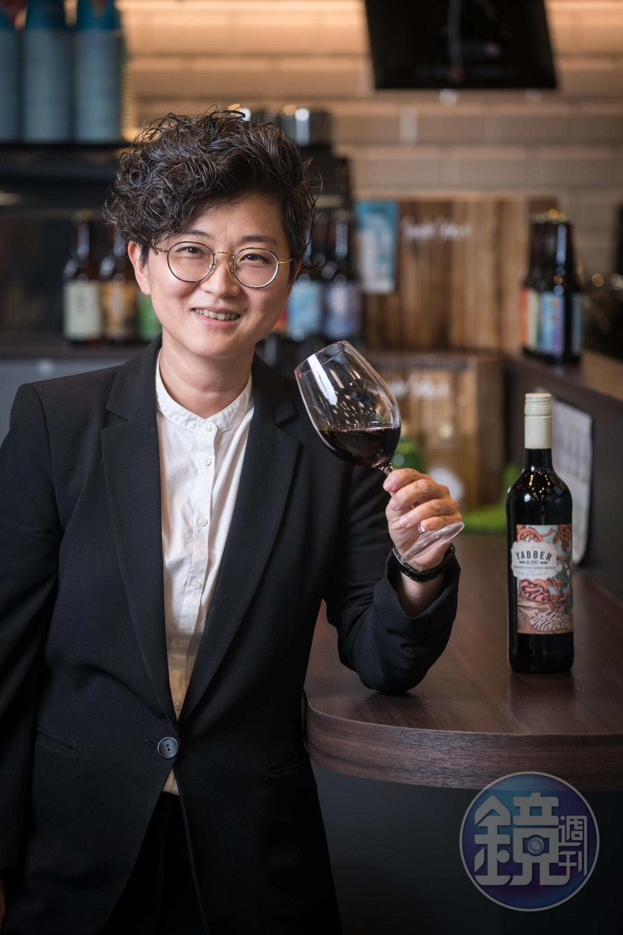 李亞男(Kim)擁有多項國際葡萄酒認證資格,對啤酒、日本酒也頗有涉獵。