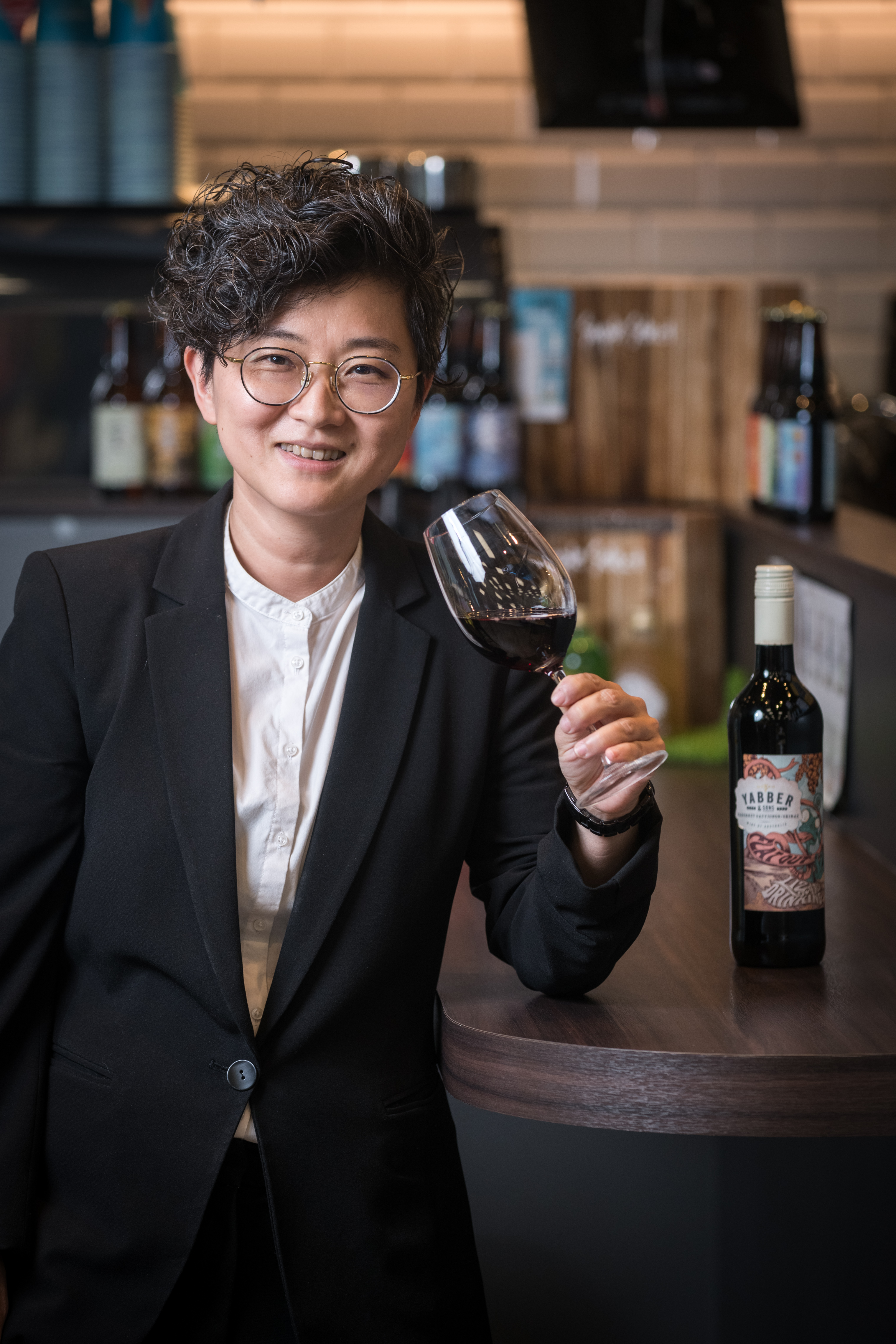 李亞男（Kim）擁有多項國際葡萄酒認證資格，對啤酒、日本酒也頗有涉獵。