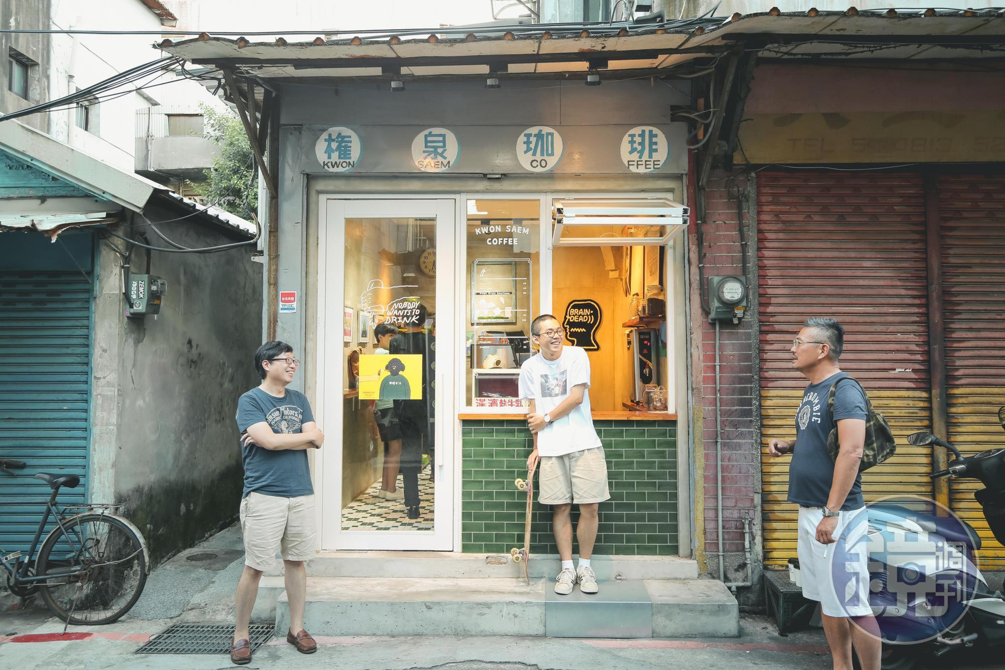 權泉咖啡，一間不只賣咖啡還賣藝術的咖啡店。