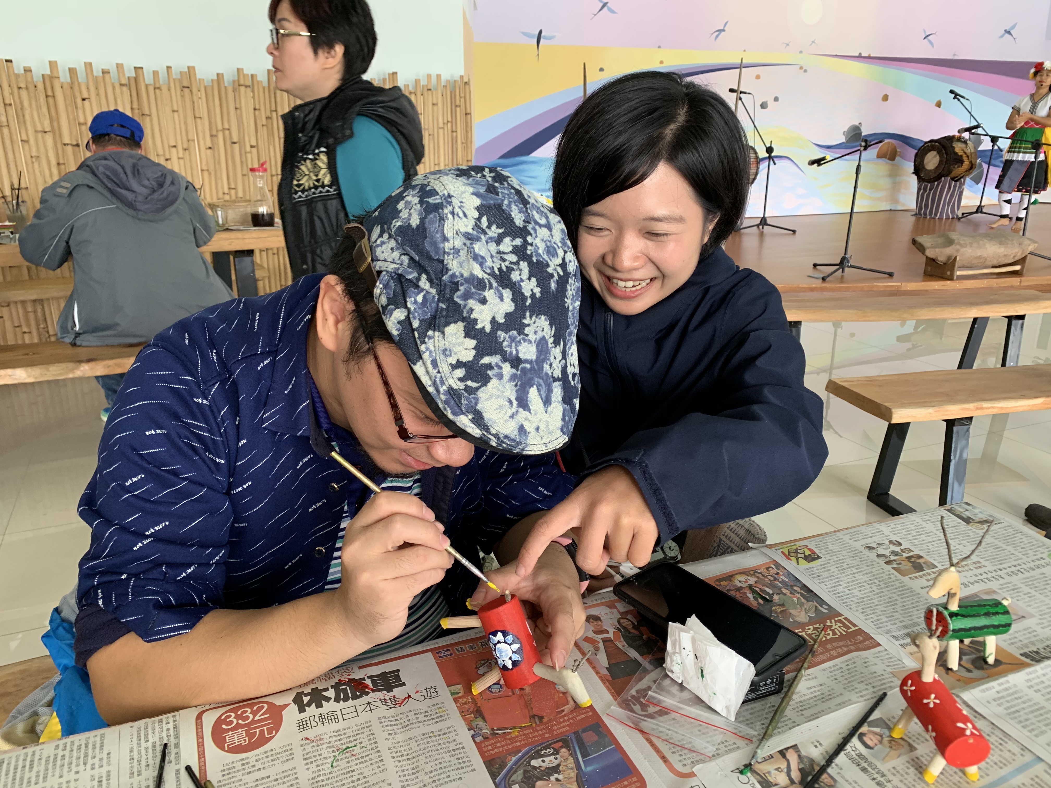 「木藝DIY」可以幫木作小羊彩繪成自己喜歡的樣式。