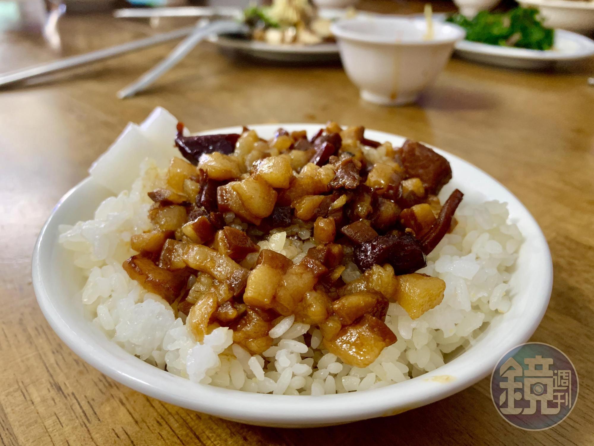 「卡滋爾鬼頭刀魚特色料理店」的「魚干滷肉飯」,入選「2019台灣滷肉飯節十大特色名店」。