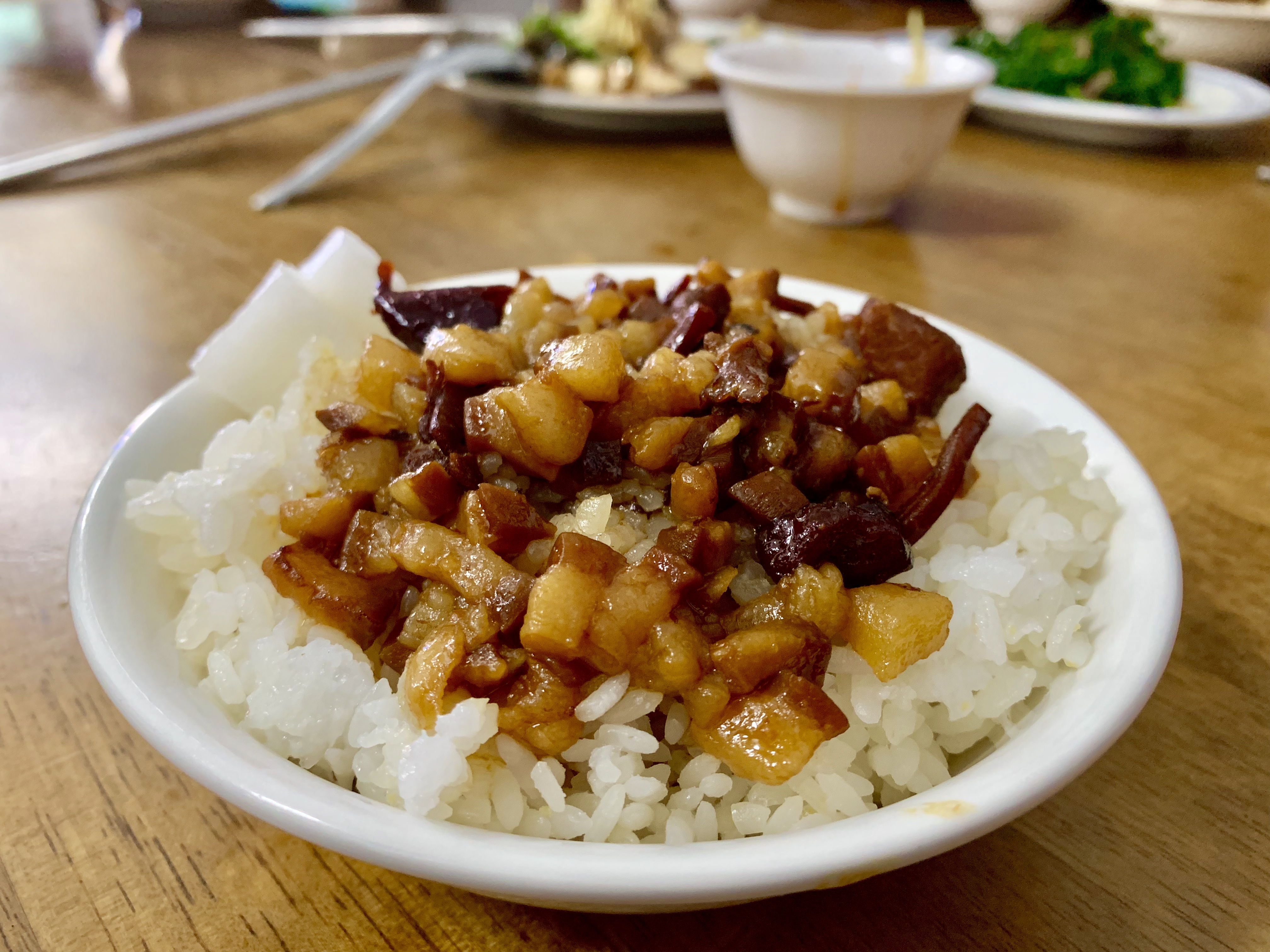 「卡滋爾鬼頭刀魚特色料理店」的「魚干滷肉飯」，入選「2019台灣滷肉飯節十大特色名店」。