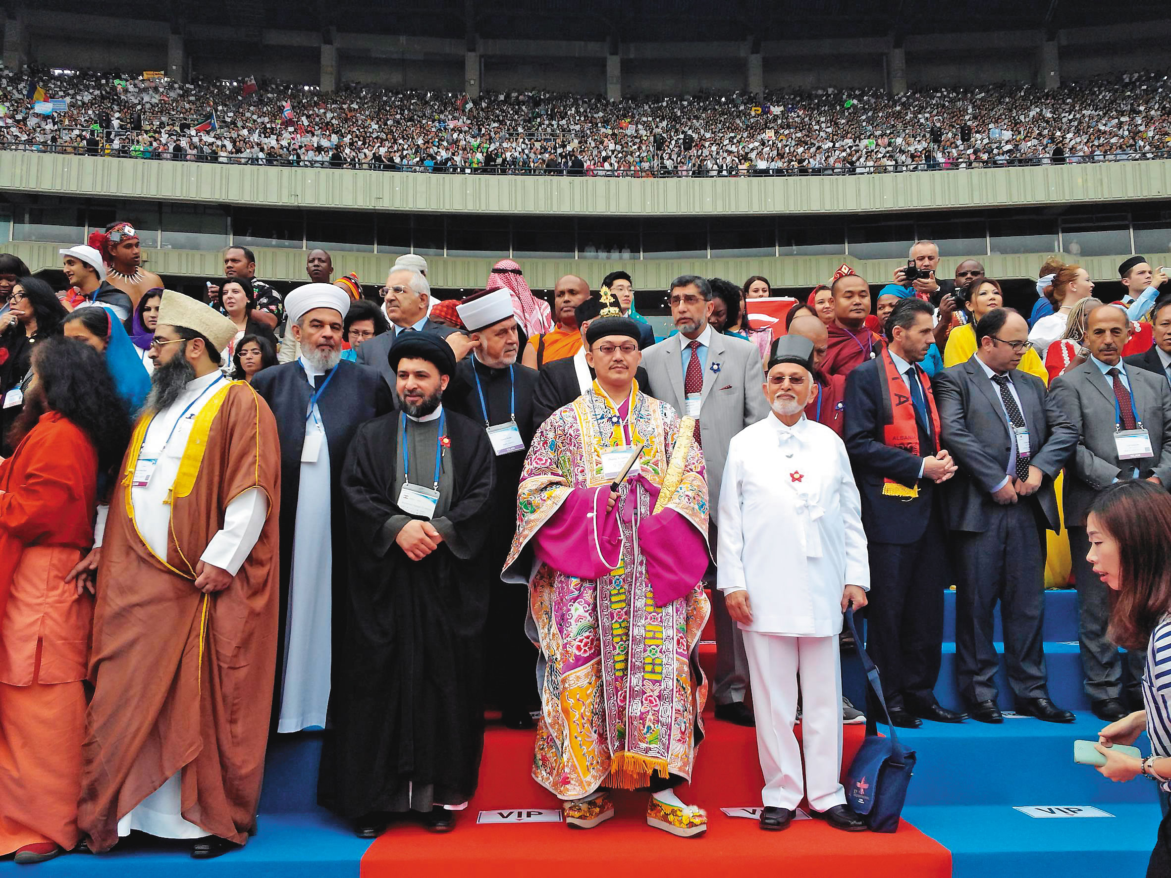 張意將（前中）曾代表道教，赴韓國參加世界宗教領袖會議。（張意將提供）