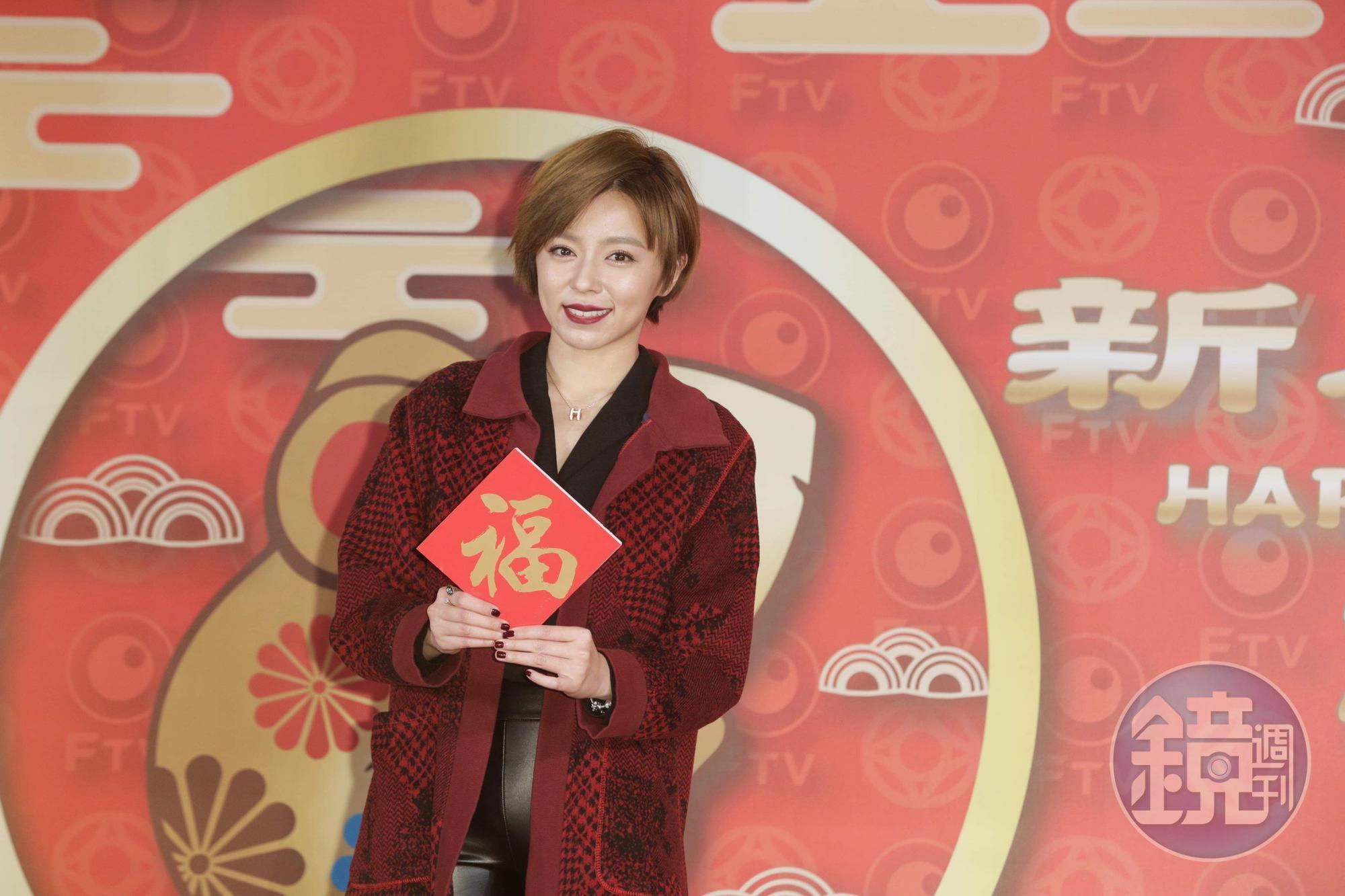 王瞳爆發不倫戀後遭經紀公司冷凍,也意外獲得長假,赴美找親友散心22天。