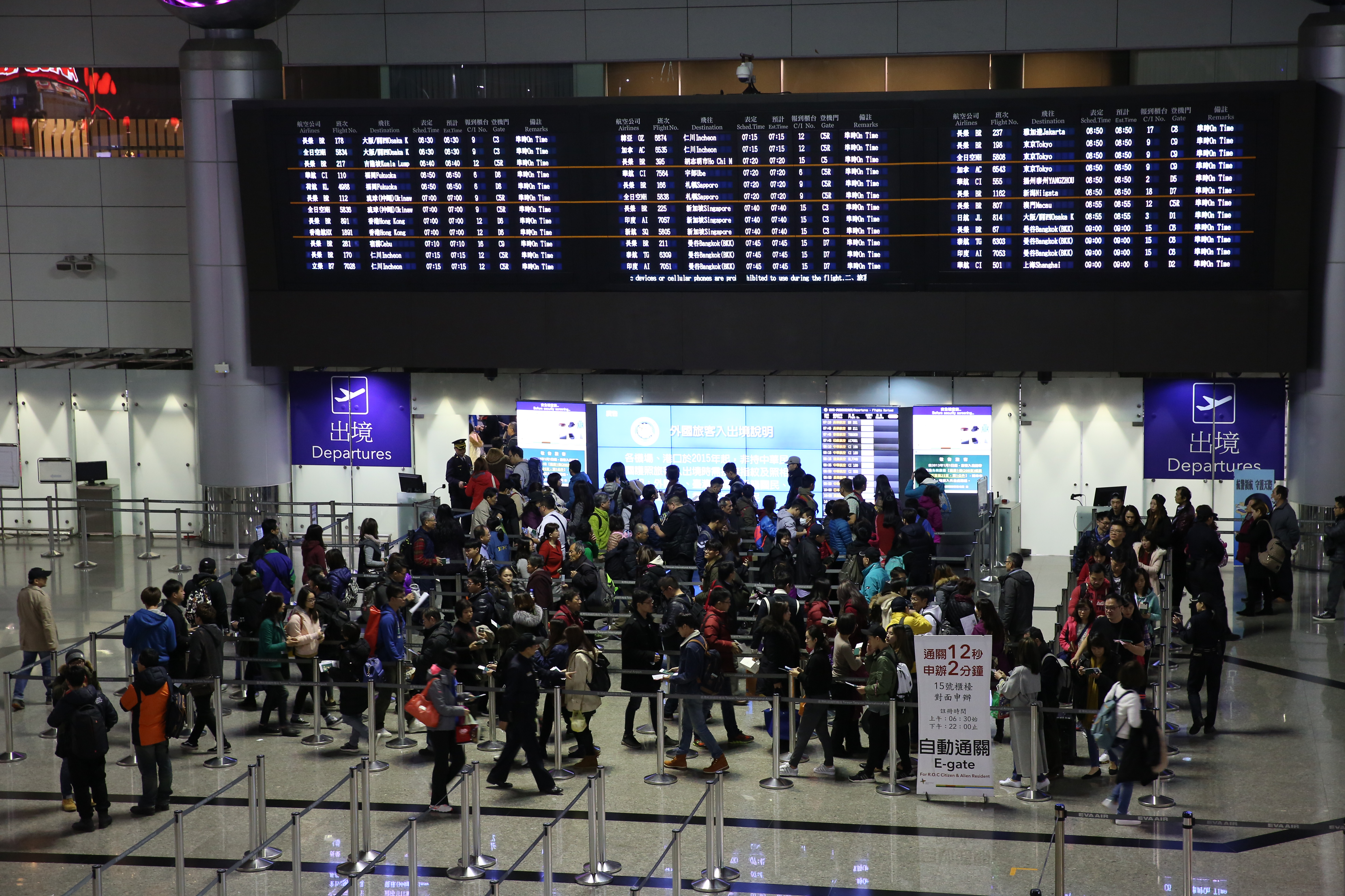 武漢肺炎疫情蔓延，民眾外出應特別留意。