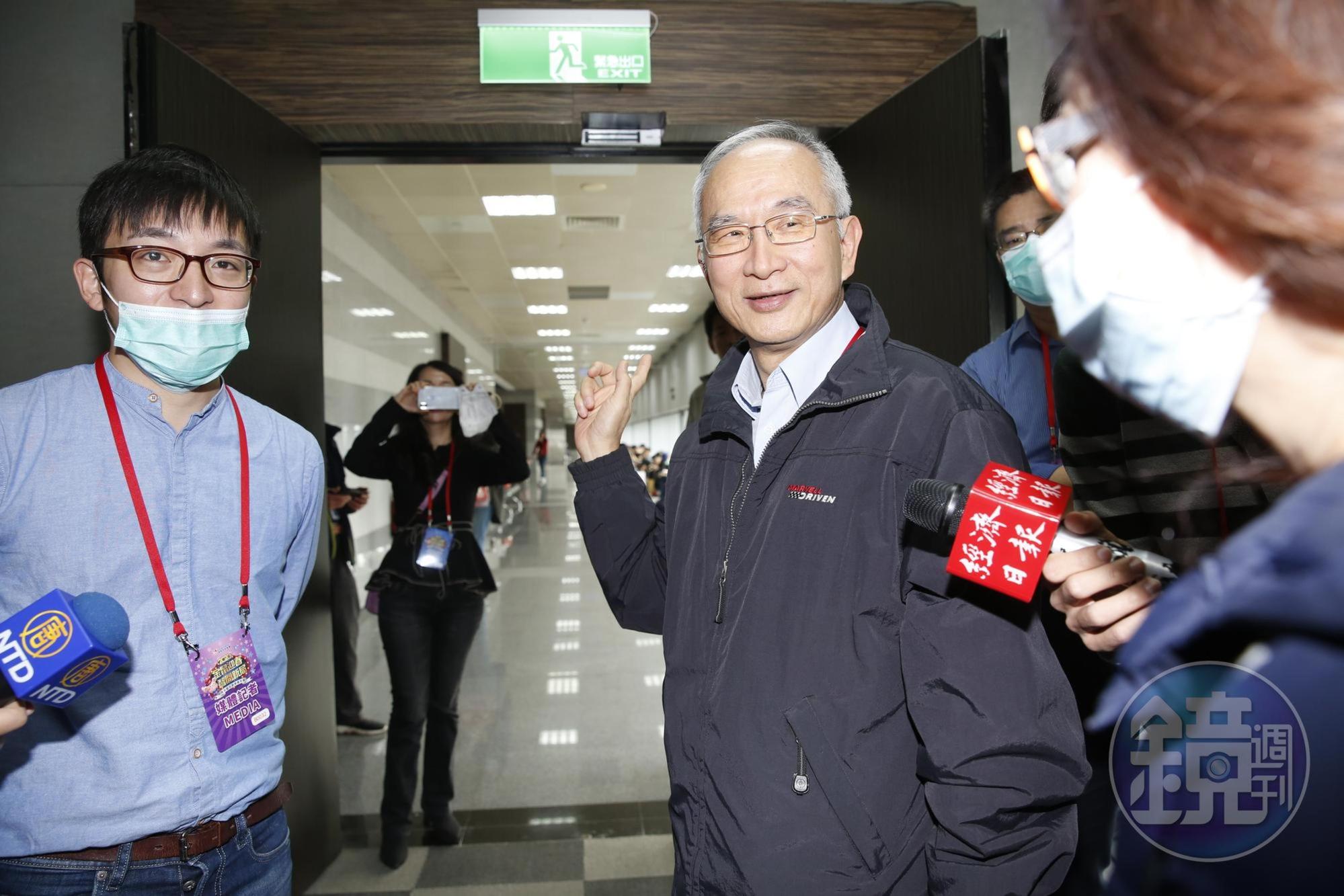 亞太電信董事長呂芳銘批評5G標金高得太離譜。