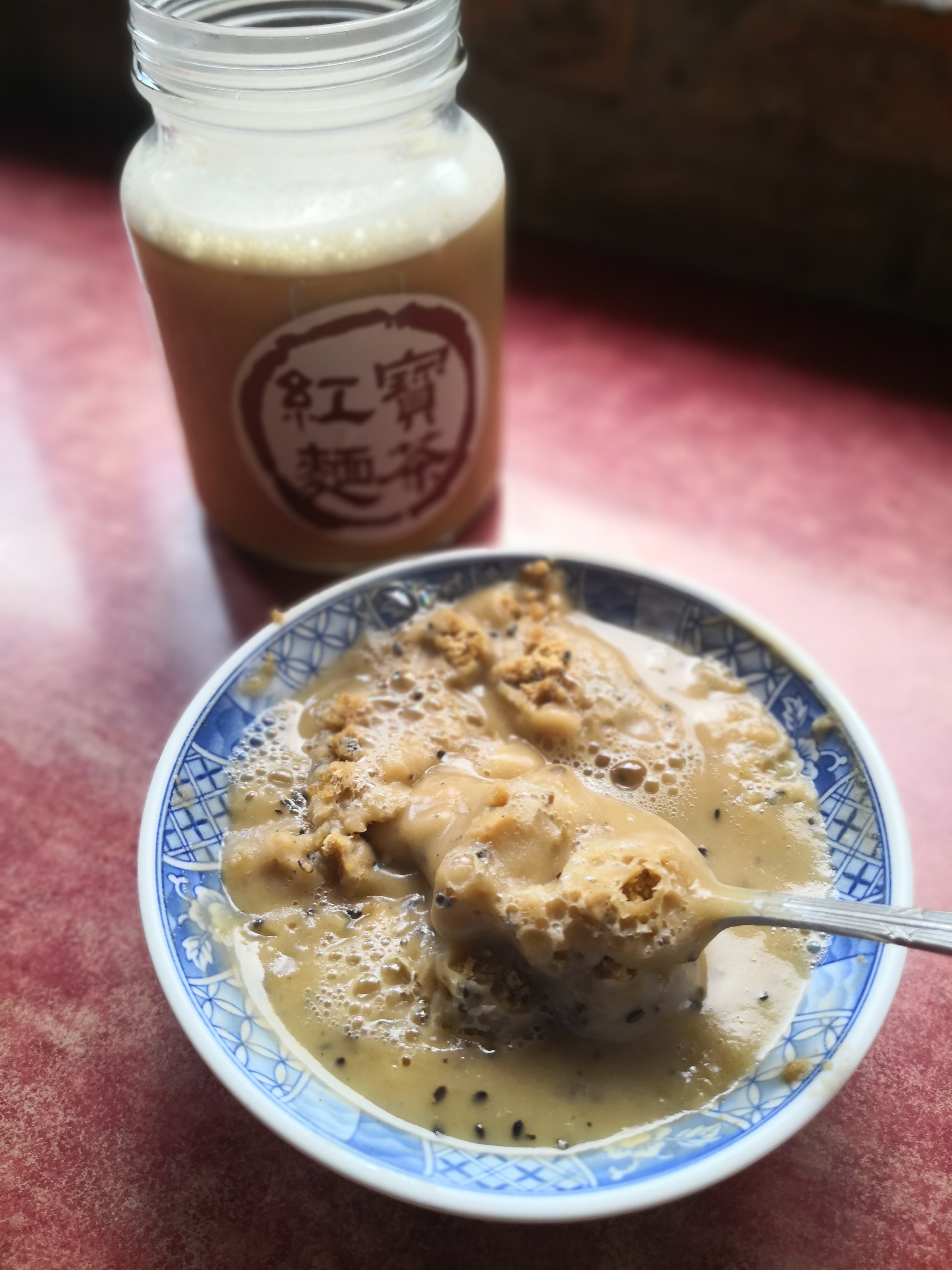 「麵茶」帶著麵粉炒熟的香氣，減了糖度讓人更容易整碗吃光光。（40元／碗）