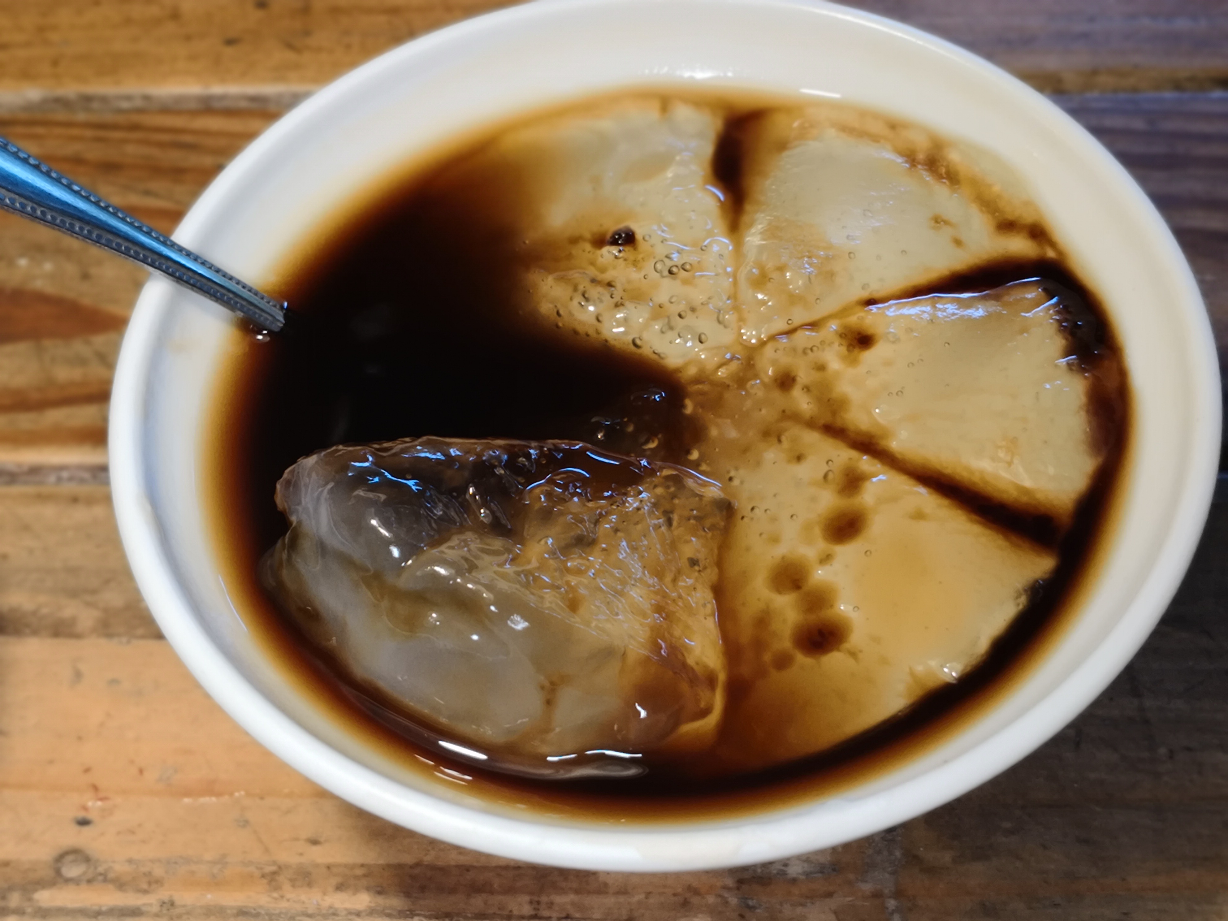 名字直白的「太白粉」，本身沒有味道，配上黑糖水挺對味。（40元／熱、50元／冰）