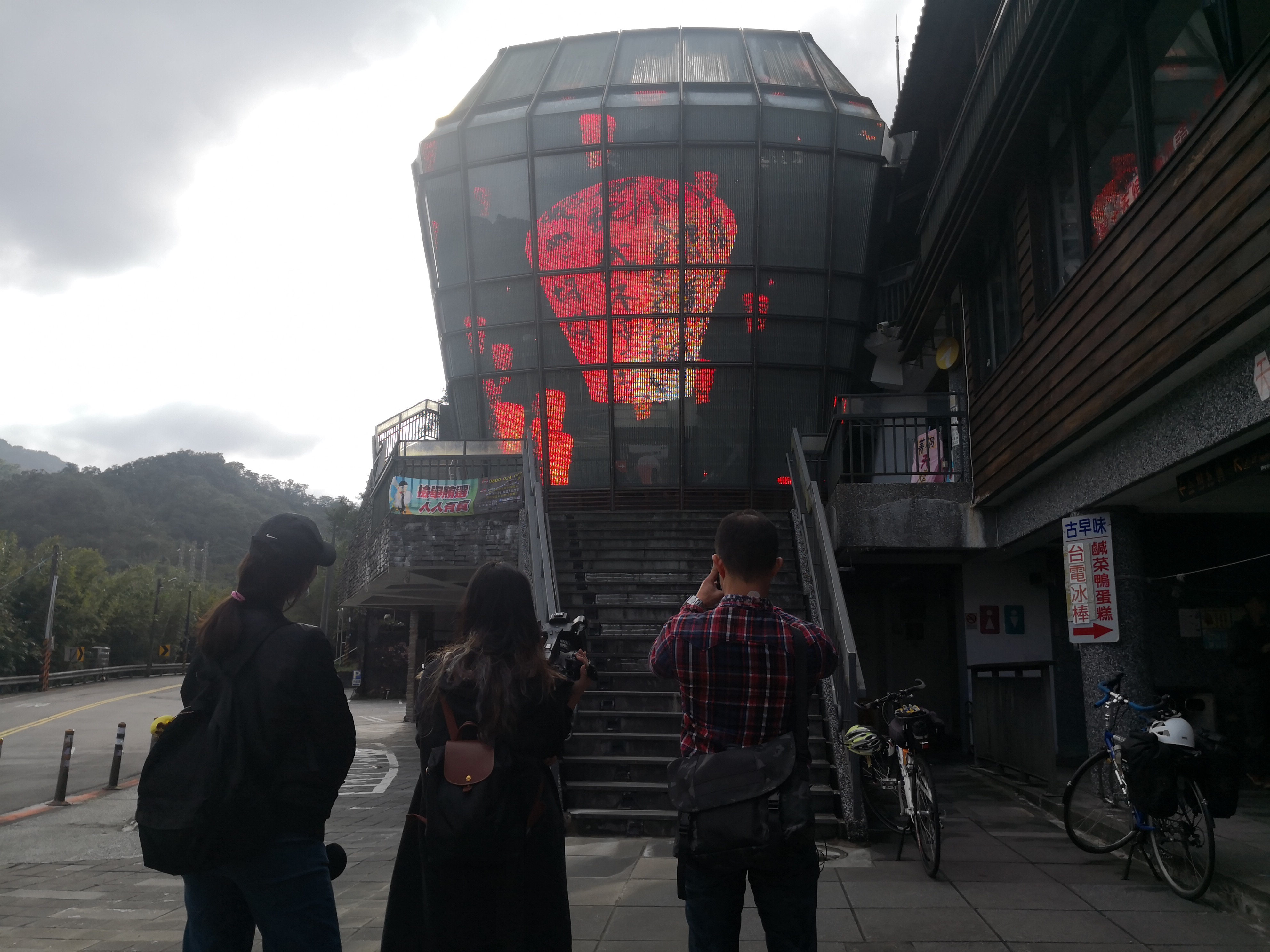 電子版的天燈，達到祈福又可以保護環境。