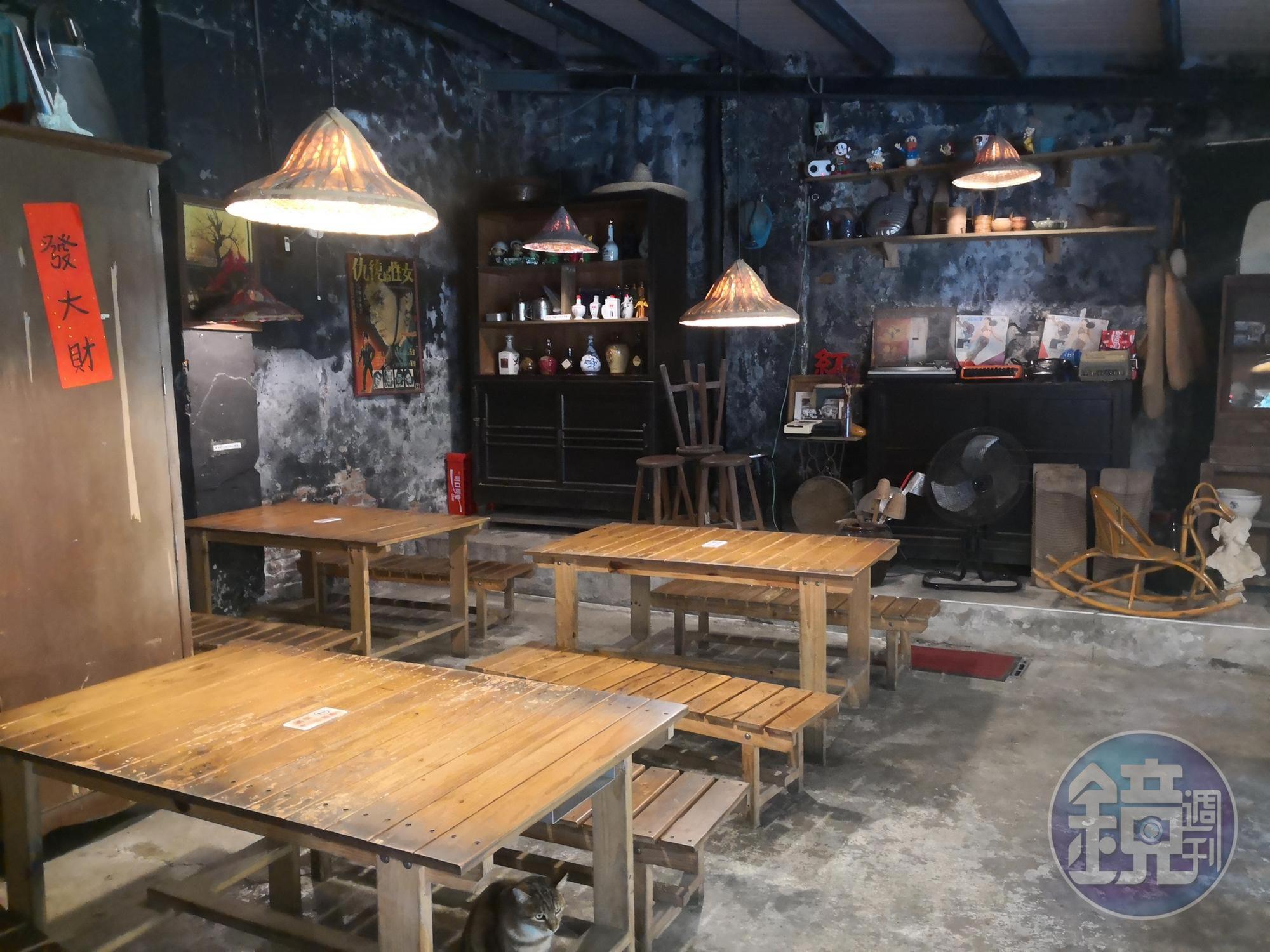 來到古色古香的店裡，彷彿回到40年代場景。