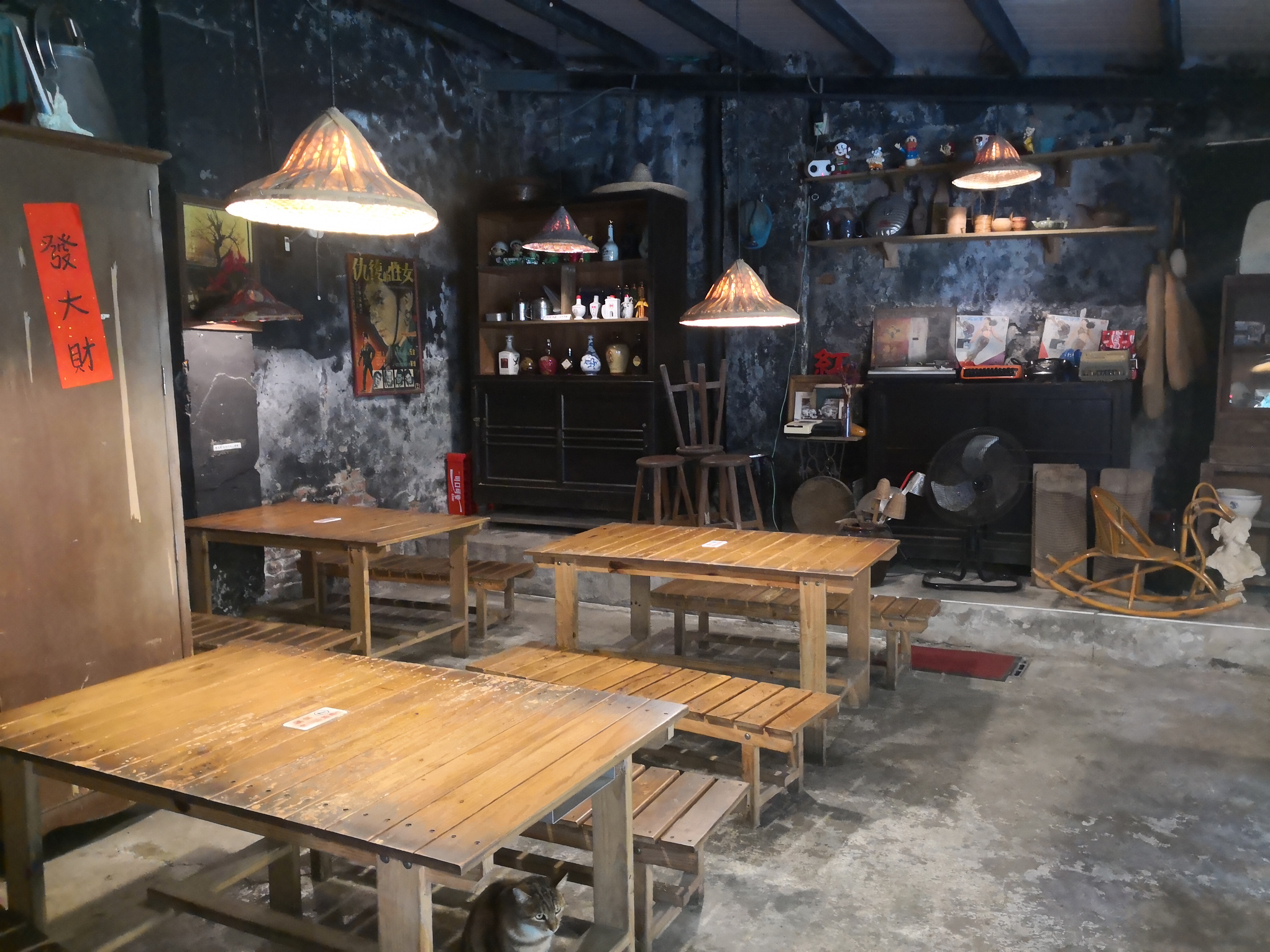來到古色古香的店裡，彷彿回到40年代場景。