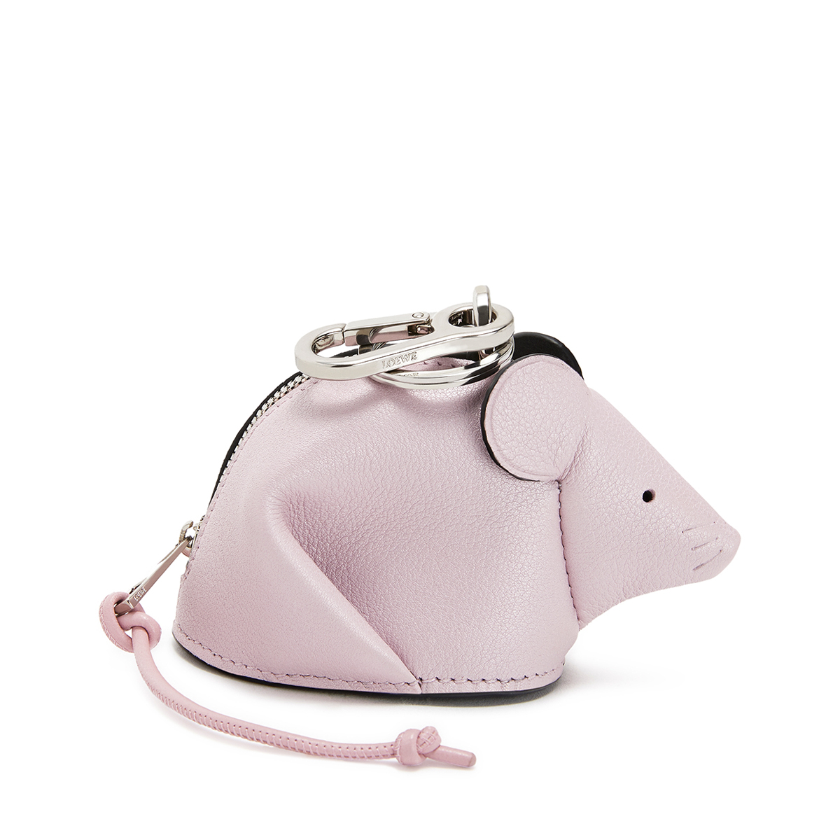 Mouse老鼠造型冰粉色珍珠光澤小牛皮零錢包吊飾。NT$16,000（LOEWE提供）