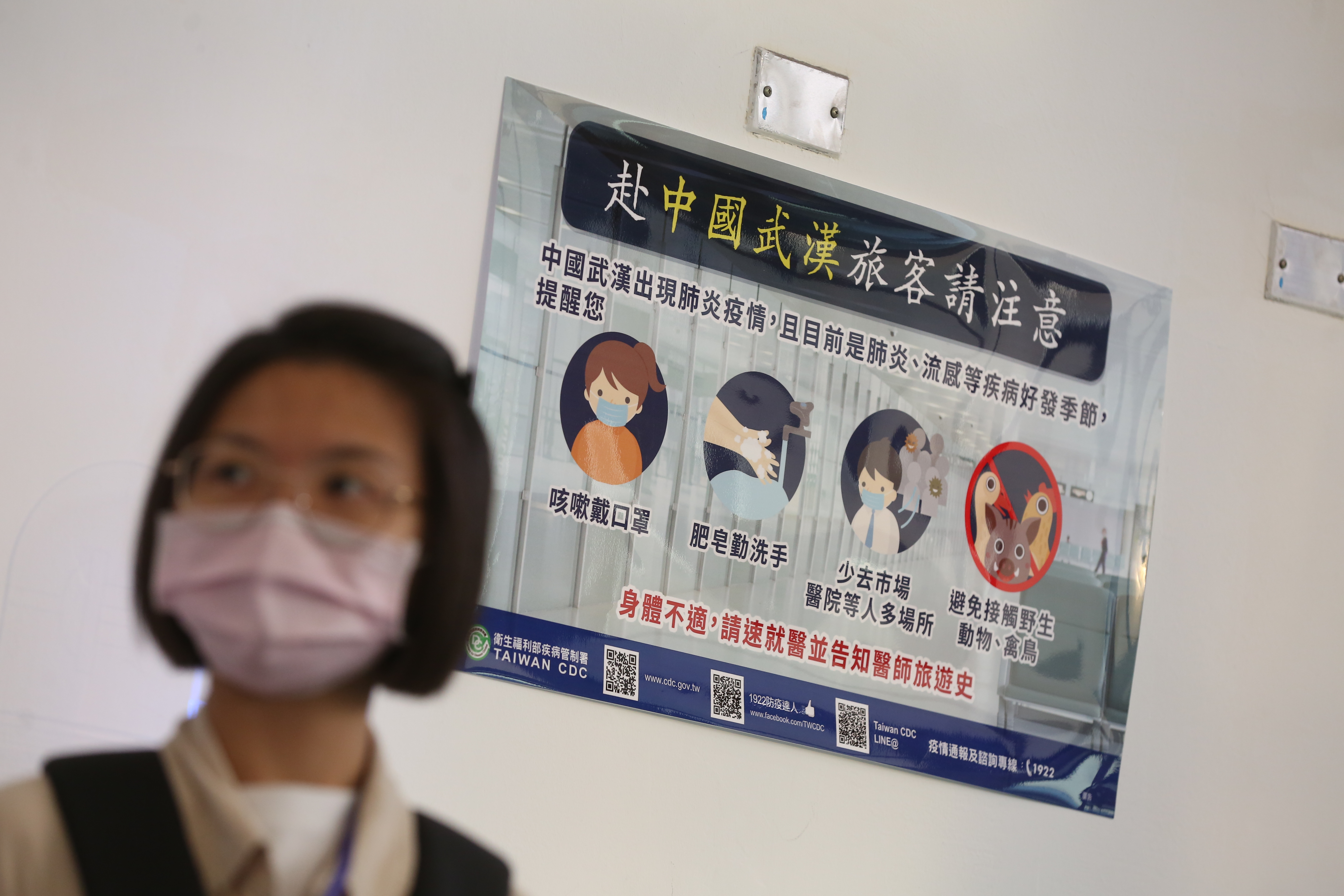 疾管署呼籲民眾勿恐慌,勤洗手、出入公眾場所戴口罩、做好自主健康管理。