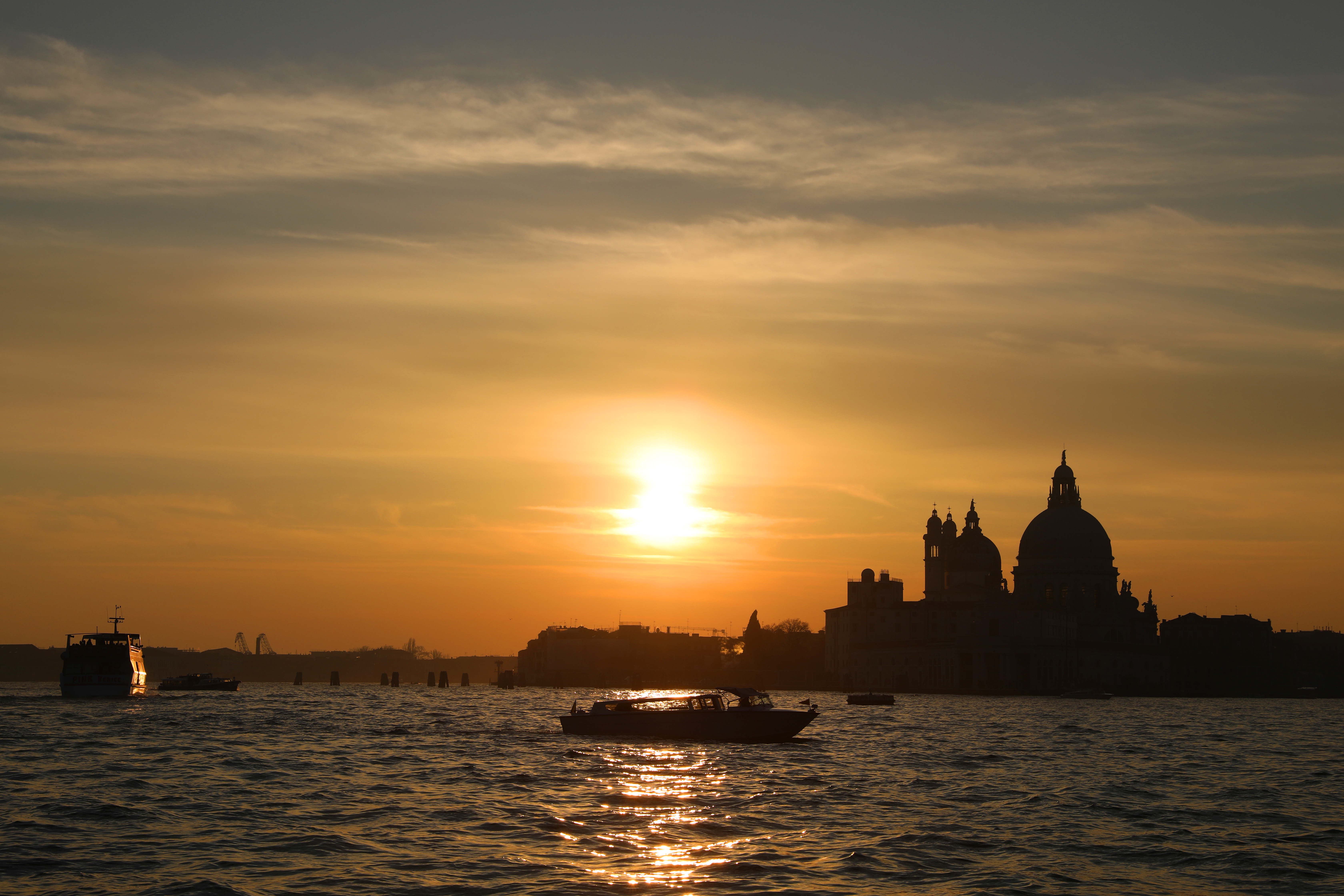 夕陽下的威尼斯。