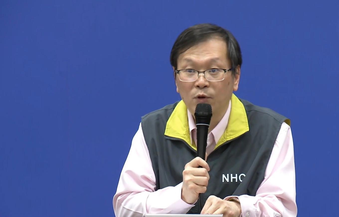 疾管署副署長莊人祥今召開記者會公布男台商行程,呼籲民眾注意。(翻攝畫面)