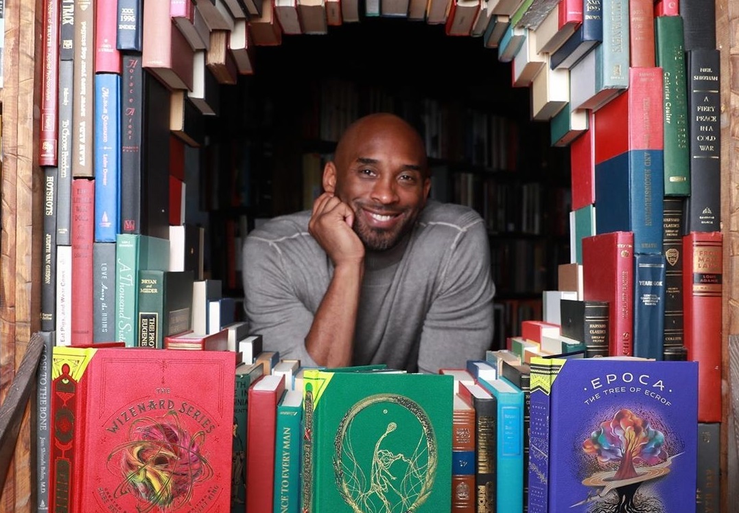 柯比過往來台時曾捐款為新竹五峰鄉改建活動中心，善行令鄉民相當感激。（翻攝自柯比布萊恩IG）