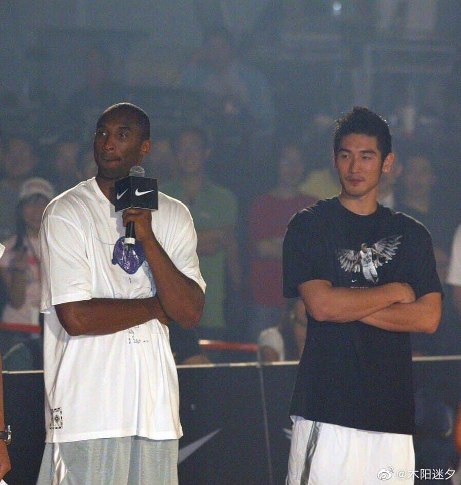 喜愛籃球的高以翔，曾和偶像Kobe同框，兩人合照在網路上瘋傳。（翻攝自IG）