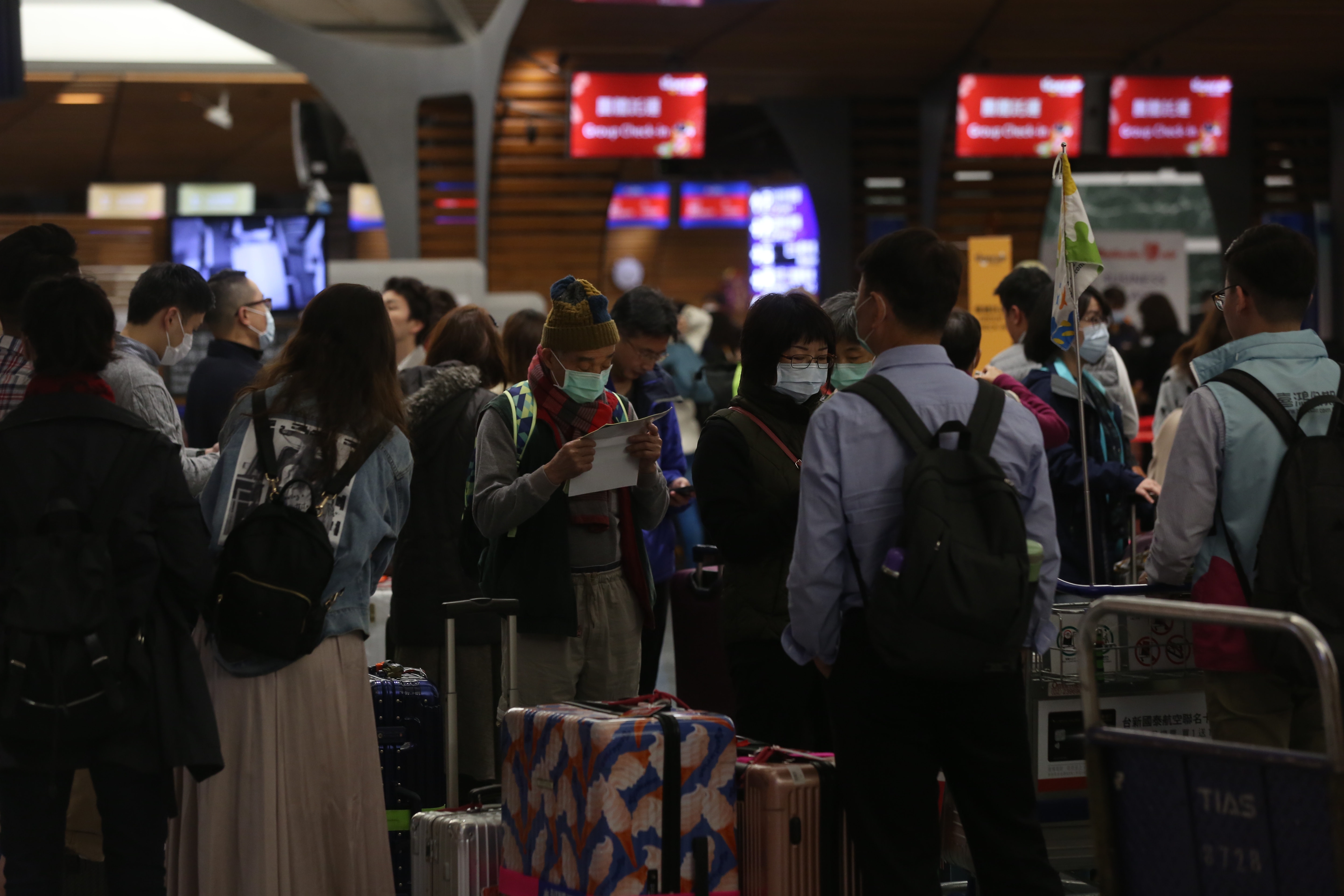 昨日第5例確診個案後，今（28）日中央流行疫情指揮中心公布，國內再新增2例境外移入病例。