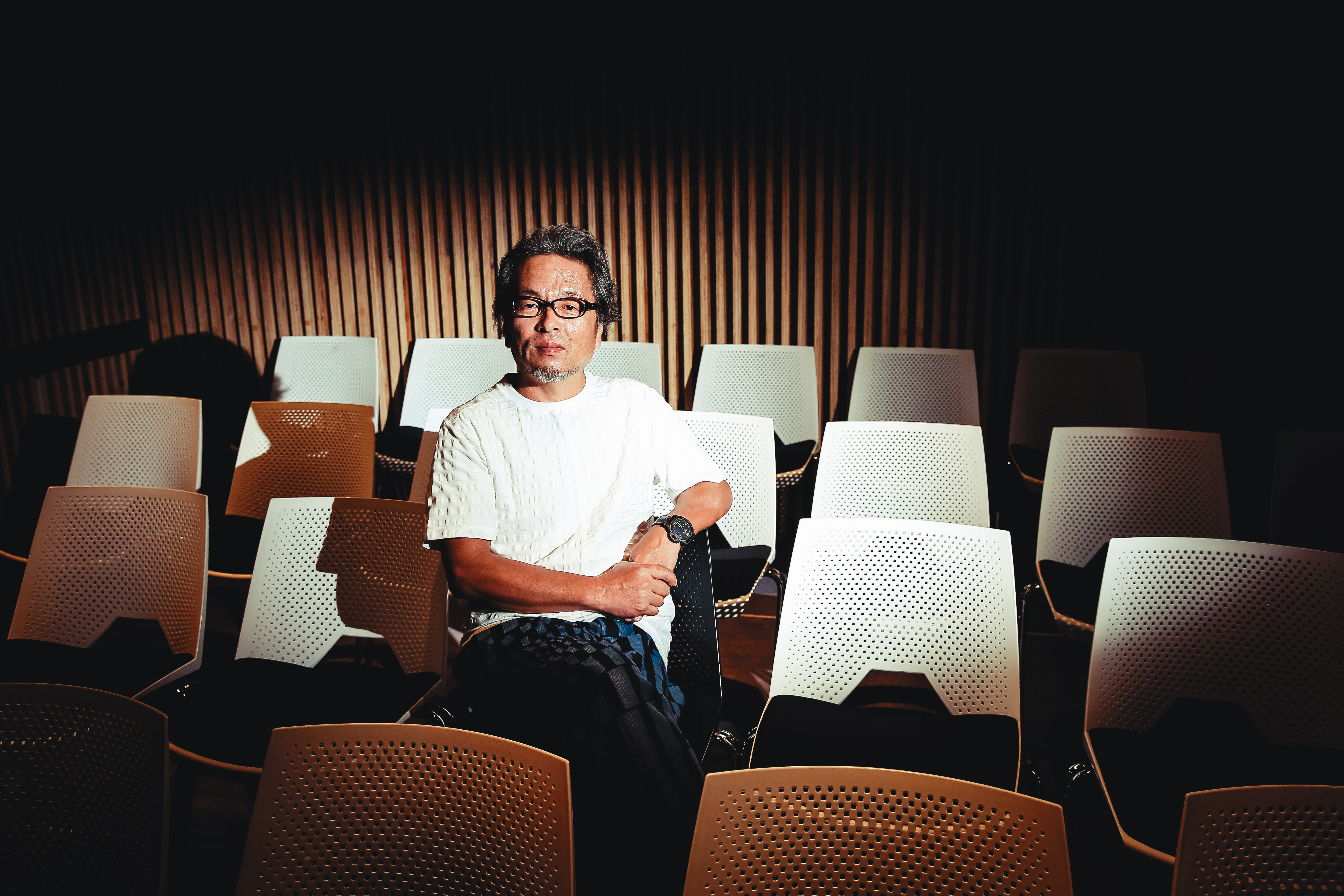 國際級電影藝術總監赤塚佳仁入行超過35年，工作地點橫跨日本、台灣、中國大陸等，並曾與好萊塢名導雷利史考特、伊納利圖、林詣彬等合作。 