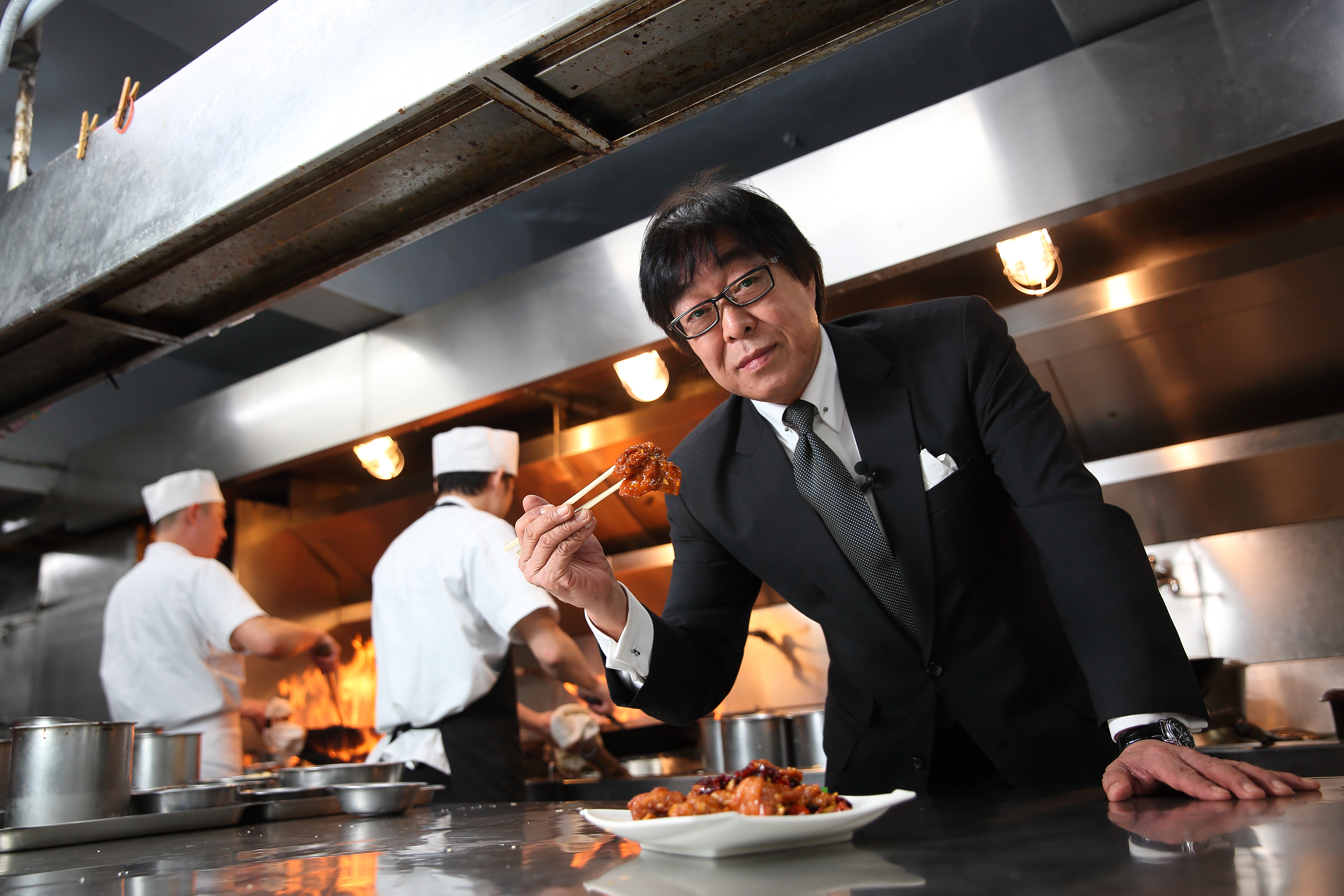 彭園總經理彭鐵誠是左宗棠雞發明人彭長貴的二兒子，也是唯一一個進入餐飲業扛起彭園招牌的孩子。