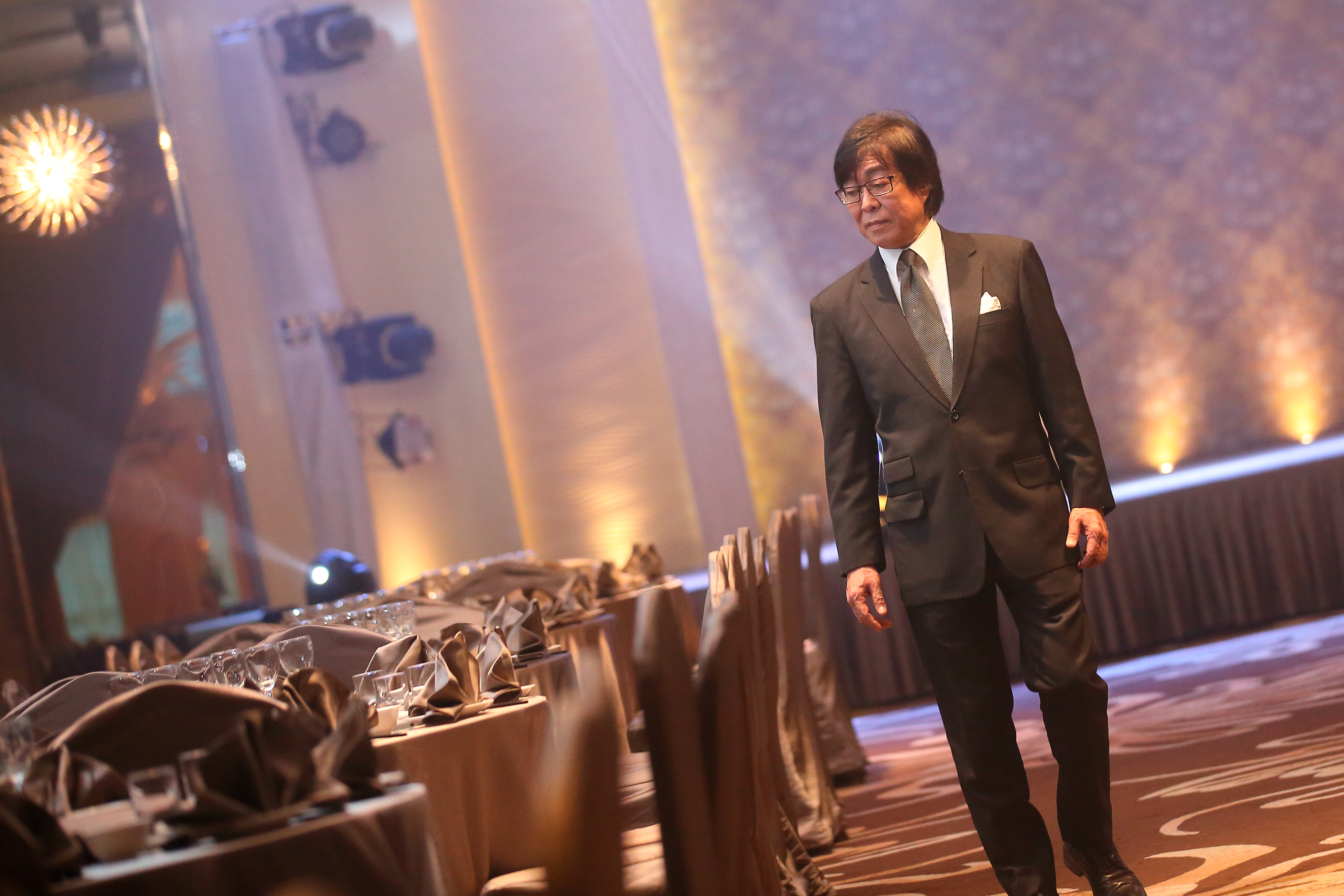 二十多年前正統中國菜開始式微，彭鐵誠帶領團隊，讓彭園從小吃、桌菜轉型切入婚宴市場。