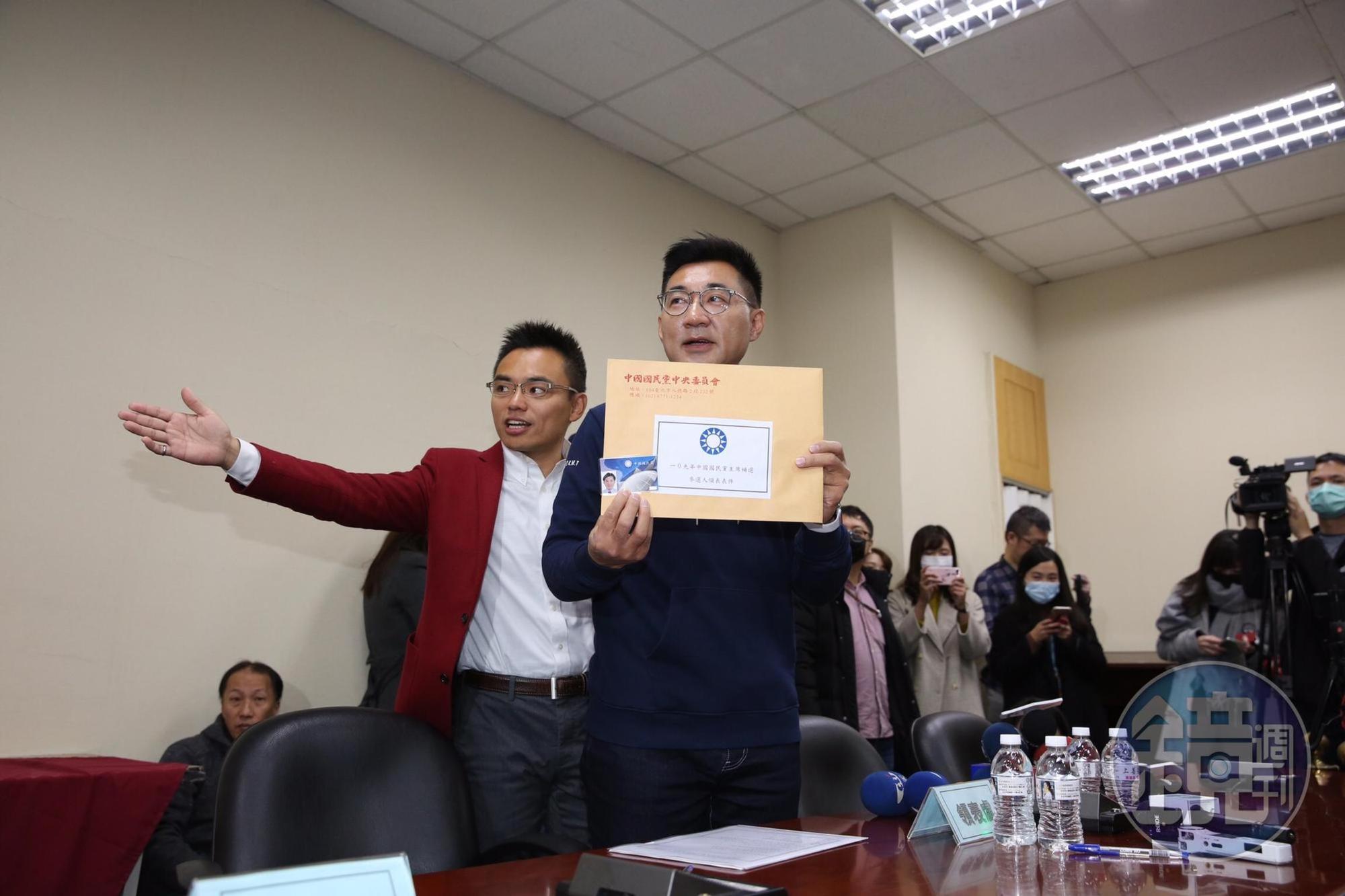 大年初六開工，國民黨舉行新春團拜後，青壯派立委江啟臣就搶頭香率先領表參加黨主席補選。