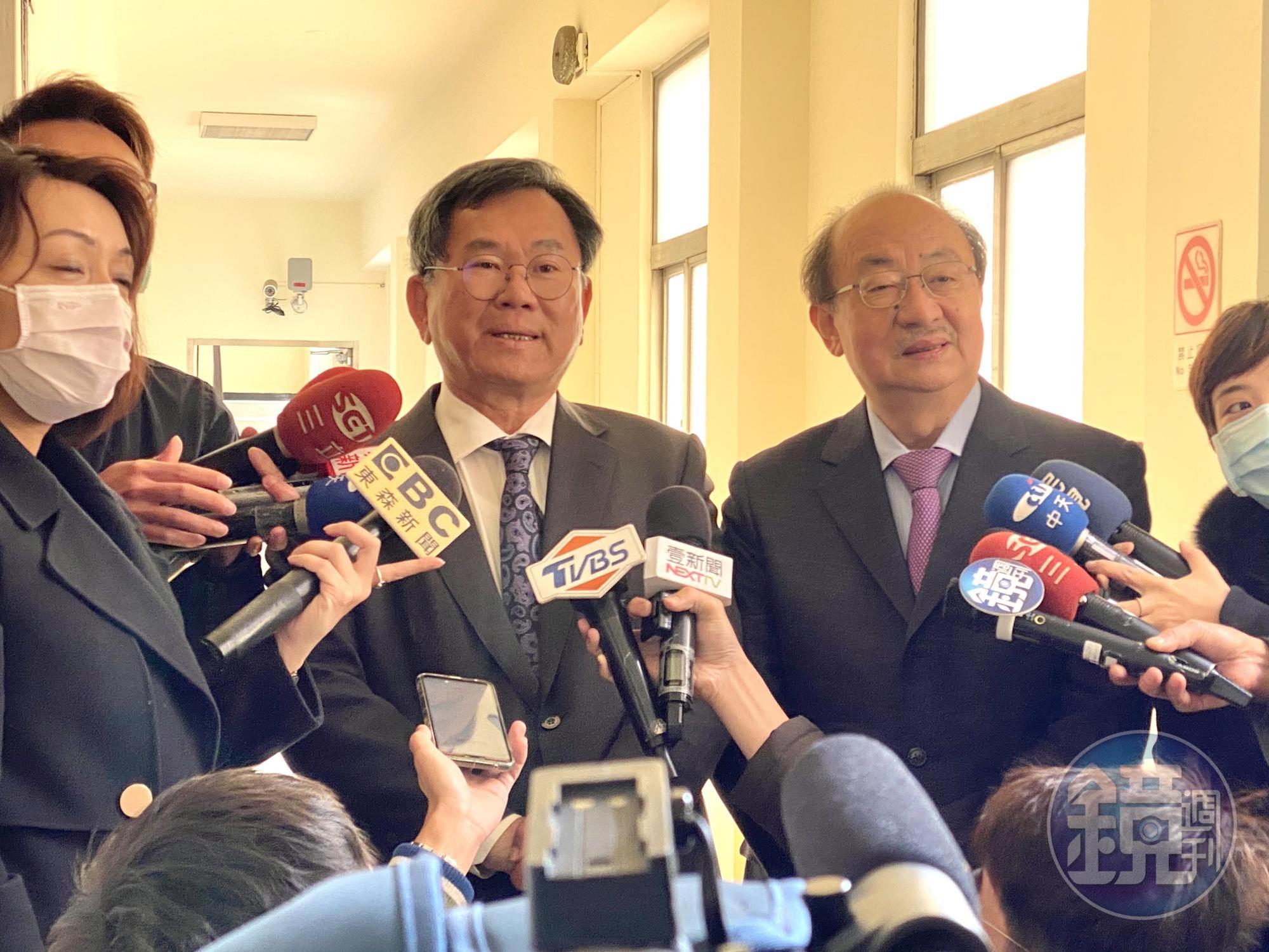 民進黨團總召柯建銘昨與陳明文溝通後,順利續任總召。