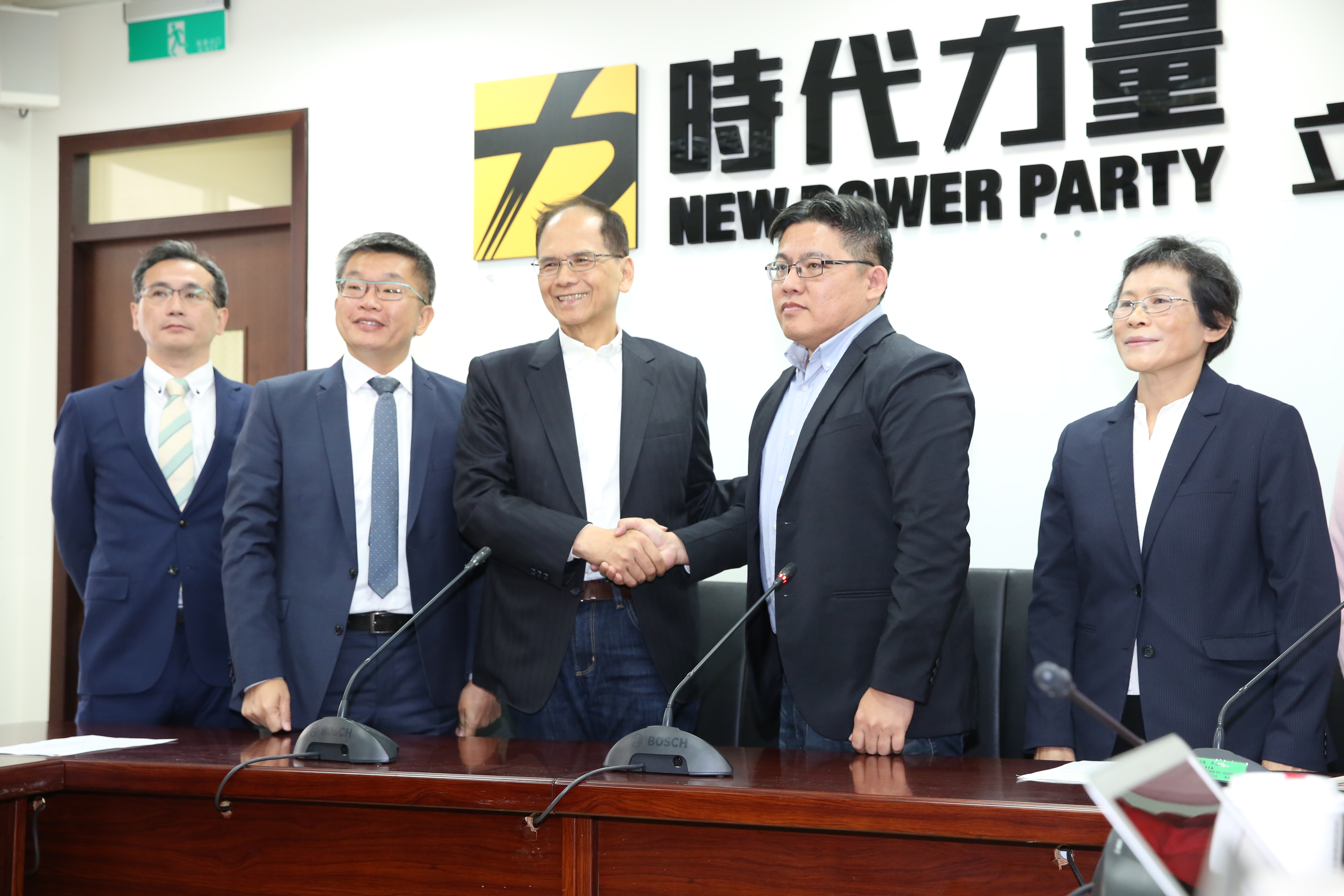 準立委游錫堃、立法院副院長蔡其昌今午拜會時代力量黨團總召邱顯智。