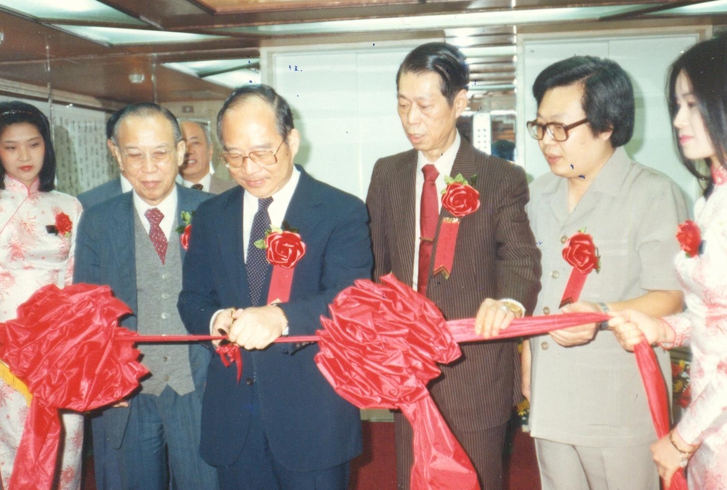 1983年彭長貴結束在美國的事業，回到台灣，在台北市林森北路開了彭園湘菜館。（彭鐵誠提供）